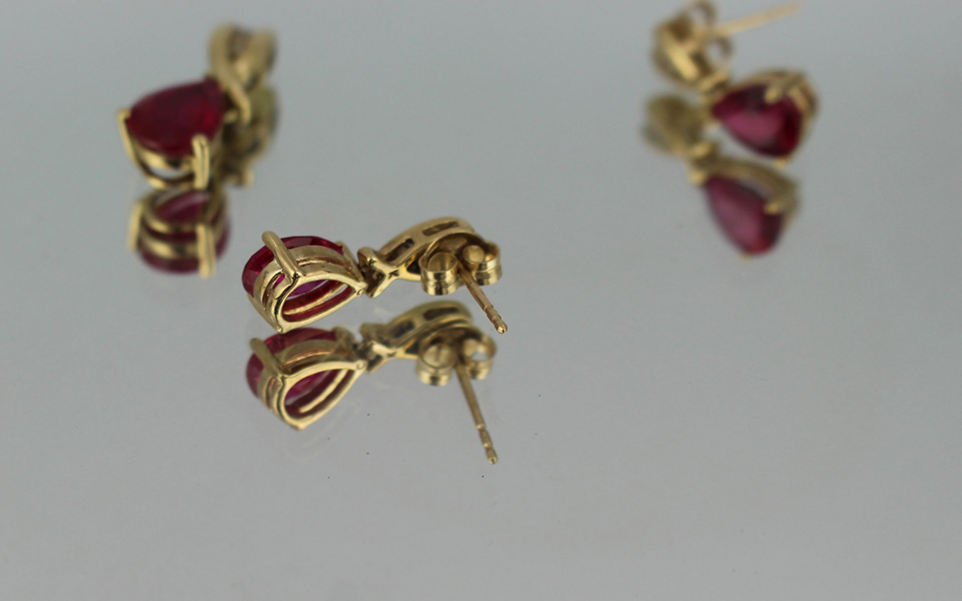 Pair of Ruby 9ct Gold Earrings & Matching Pendant - Image 4 of 4