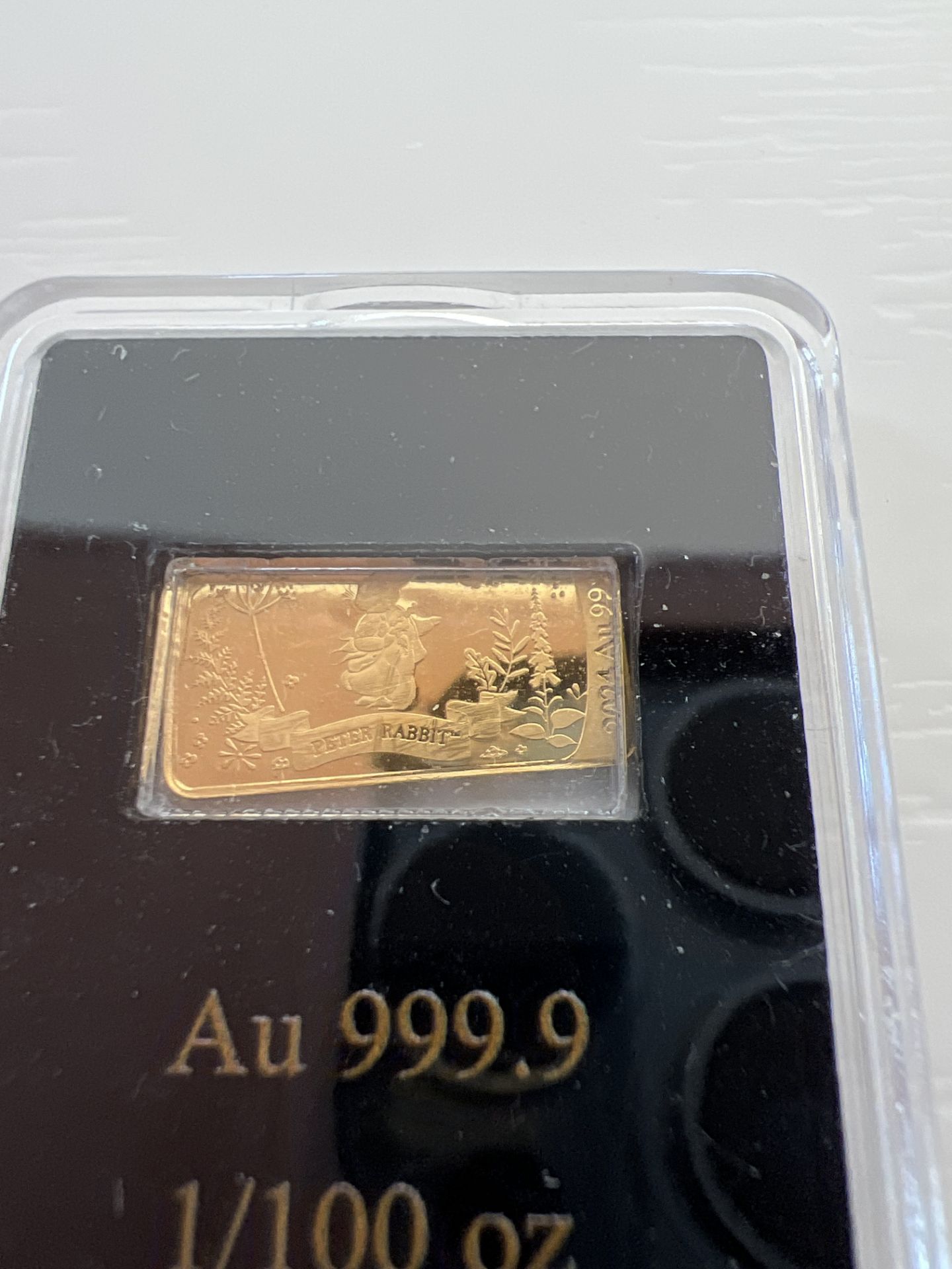 1/100 oz . Au 999.9 Gold Peter Rabbit - Image 2 of 2