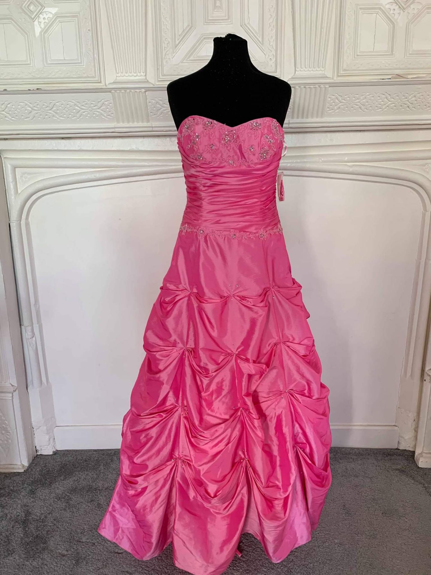 Bulk Lot of Dresses Mixed Sizes and Colours. Ruby Prom x 12 RRP Approx £4000 - Bild 4 aus 7