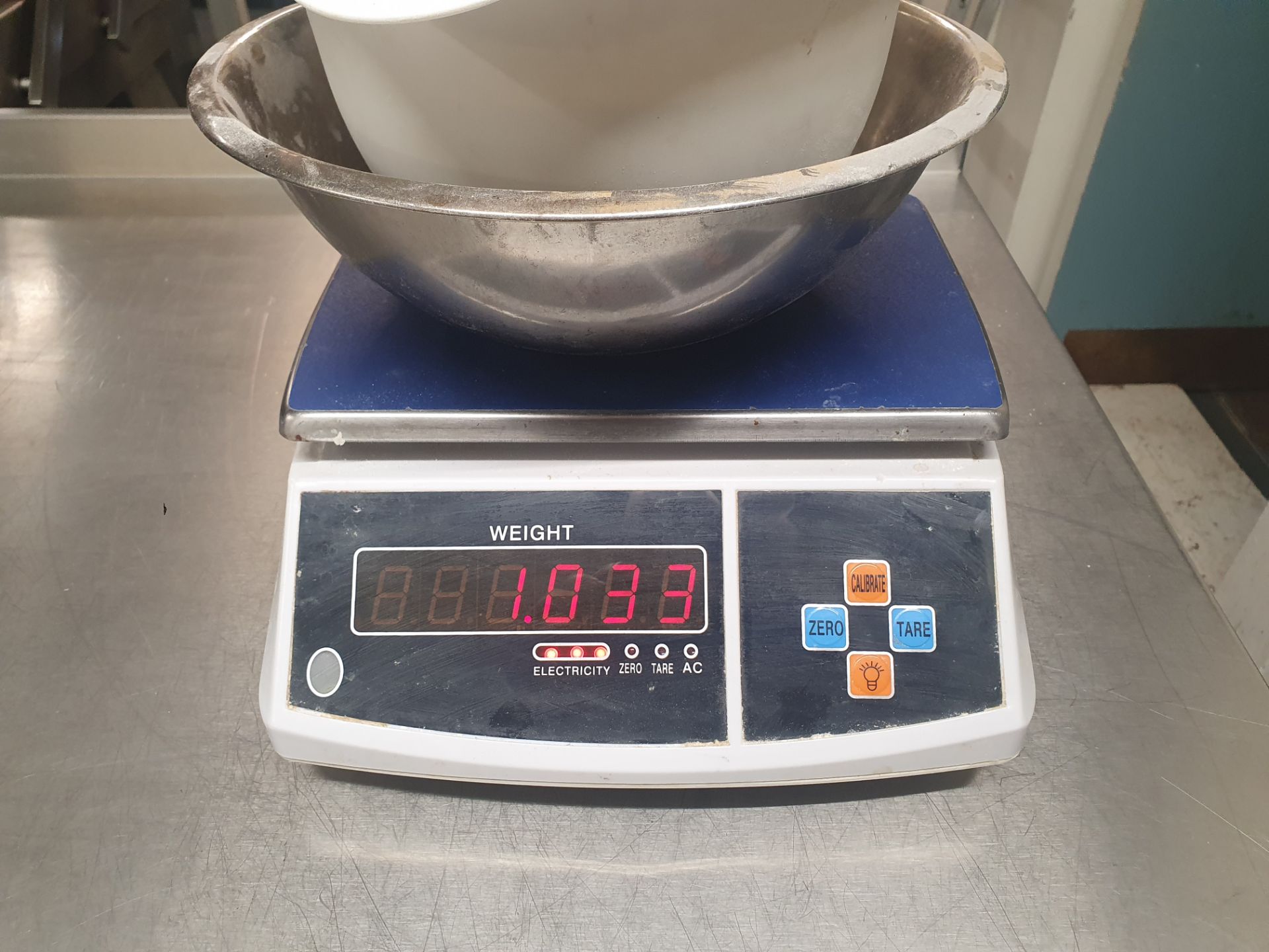 Digital Kitchen Scales. 30kgs Max. Capacity. New. Boxed - Image 6 of 9