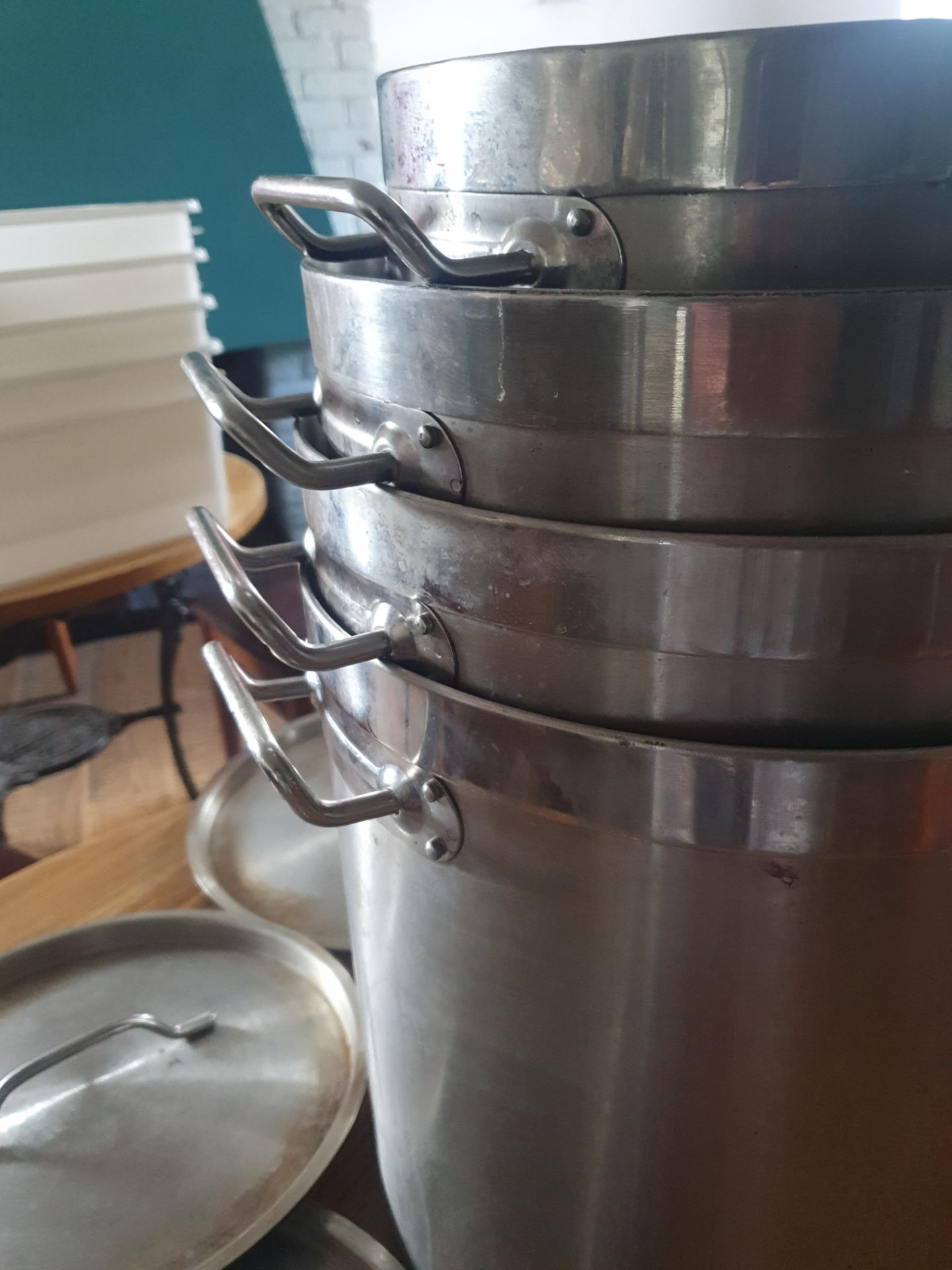 A Set of 4 Heavy Base Tall Stainless Steel Pots With Lids - Image 3 of 8