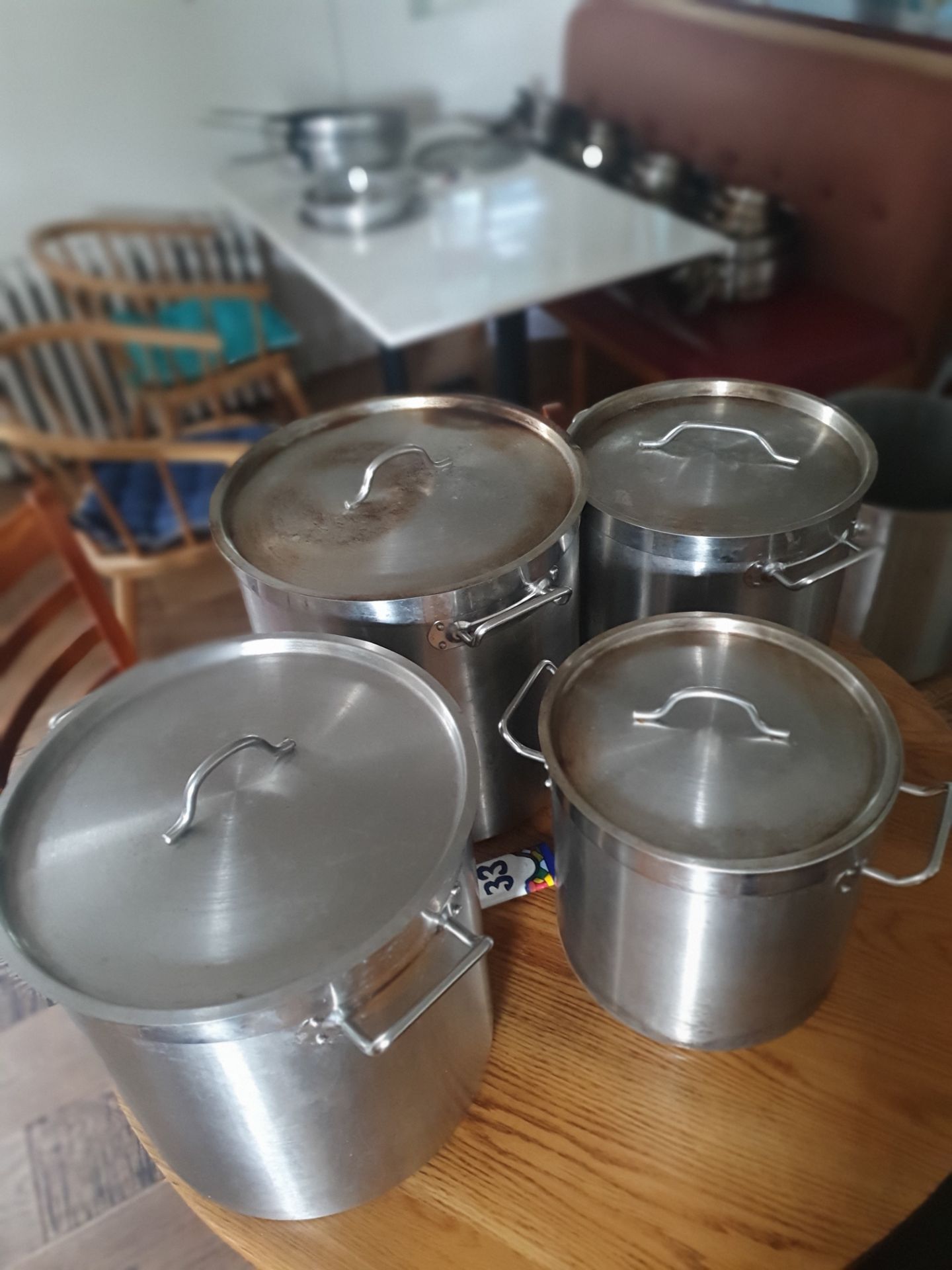 A Set of 4 Heavy Base Tall Stainless Steel Pots With Lids - Image 7 of 8