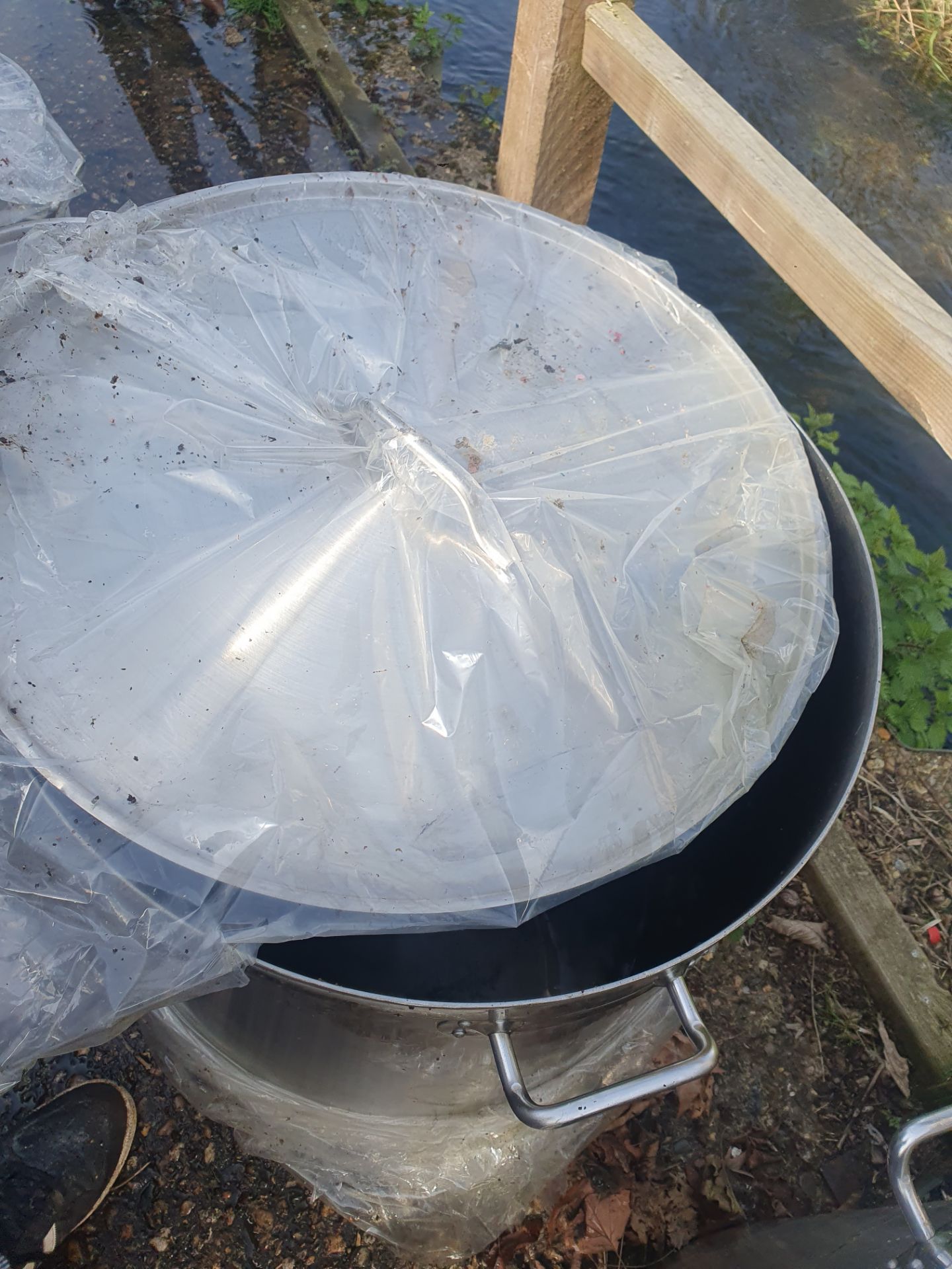 A Set of 5 Large Stainless Steel Pots With Lids. - Image 12 of 18