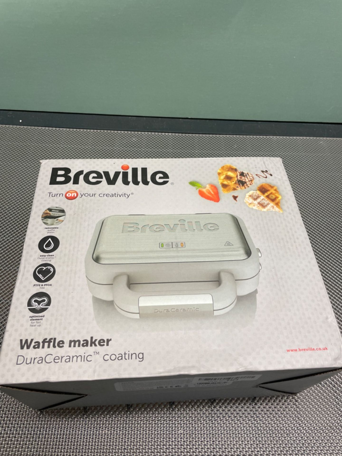 [CRACKED] Breville VST072 DuraCeramic Waffle Maker, Non-Stick and Easy Clean with Deep-Fill Remov... - Bild 2 aus 2