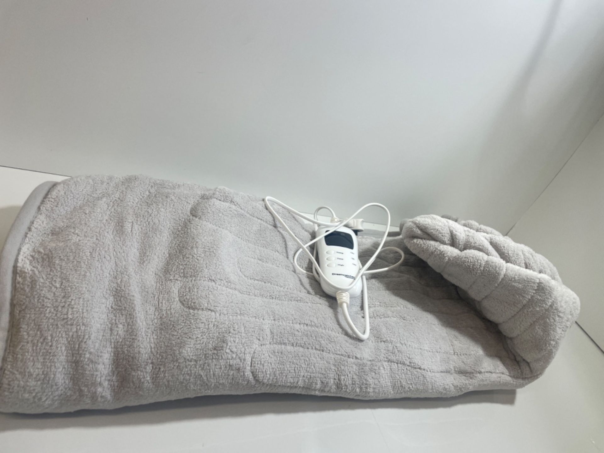 Dreamcatcher Electric Heated Throw Blanket 160 x 120cm, Machine Washable Soft Fleece Overblanket... - Image 2 of 2