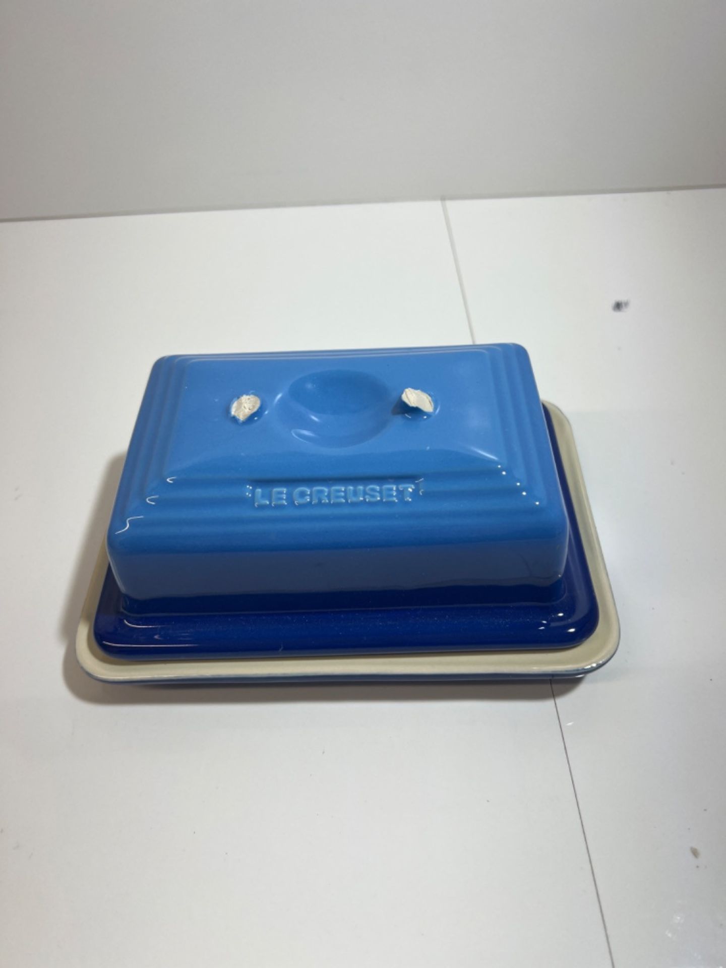 Le Creuset Stoneware Butter Dish, 900 g, 17 x 12.5 x 9 cm, Azure, 80837172200003 - Image 2 of 2