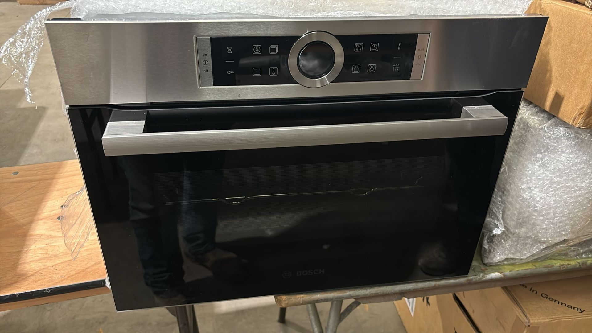 Ex-Display Bosch CBG675BS1B Serie 8 Built In 60cm A+ Electric Single Oven Brushed Steel RRP £720 - Image 3 of 4