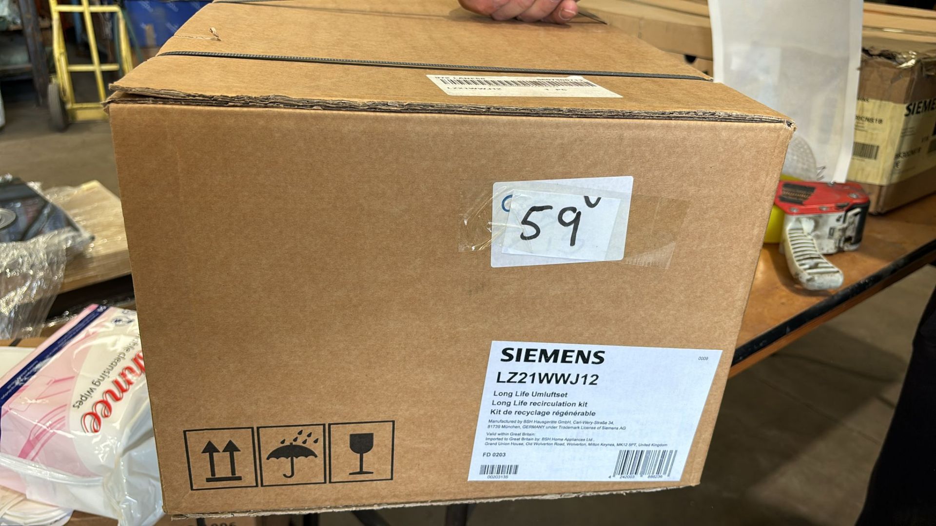 Brand New Boxed SIEMENS LZ21WWJ12 LONG LIFE FILTER KIT 90CM RRP £729 - Image 2 of 2