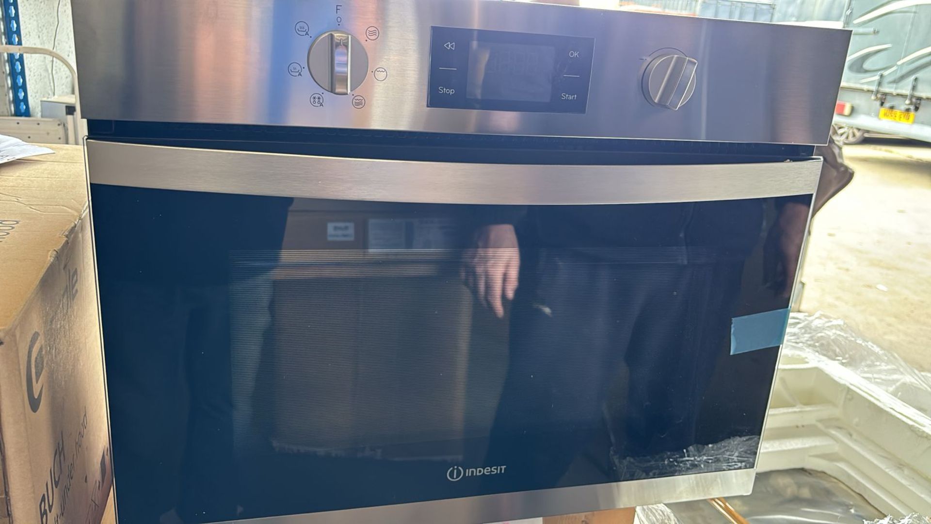 Brand New Boxed Indesit Built-In Microwave with Grill - Stainless Steel RRP £500 - Image 3 of 3