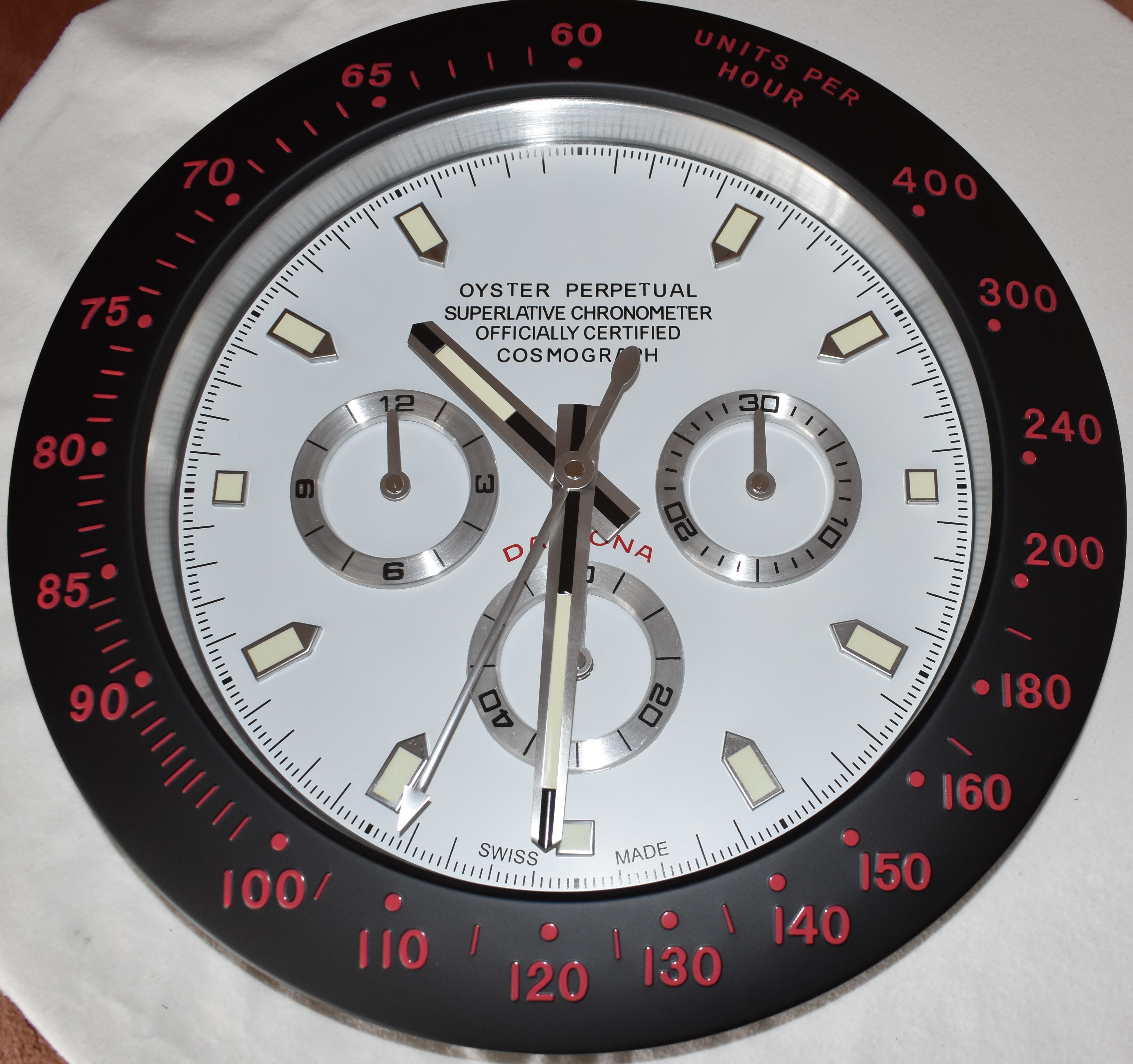 40 cm Black Body Black Bazel White Dial Clock - Image 2 of 2