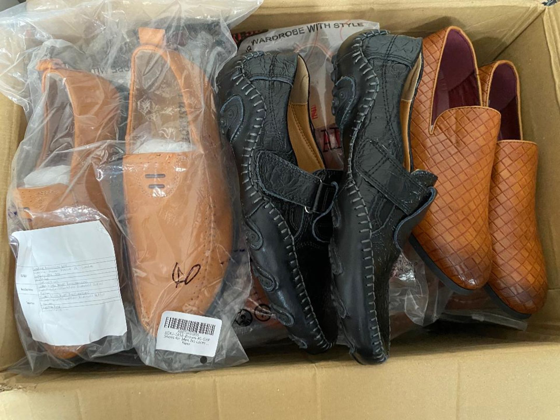Box of Approx. 13 Pairs of Men's Shoes - Various Colours - Various Styles & Sizes - Bild 2 aus 2