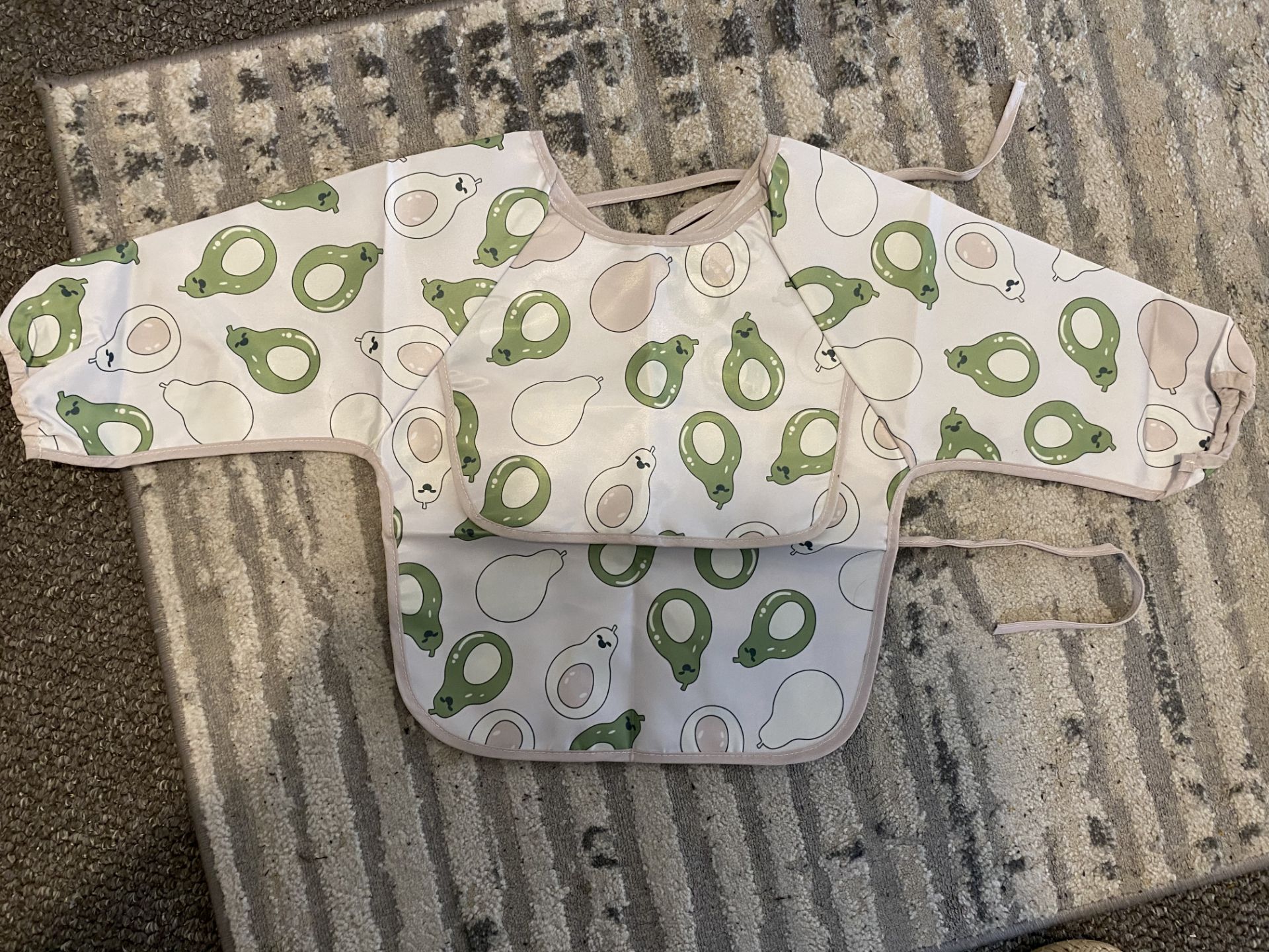 Approx. 200 x Baby Overall Weaning Bib's Sleeved Coverall Age 6-18 Months 2 Sizes