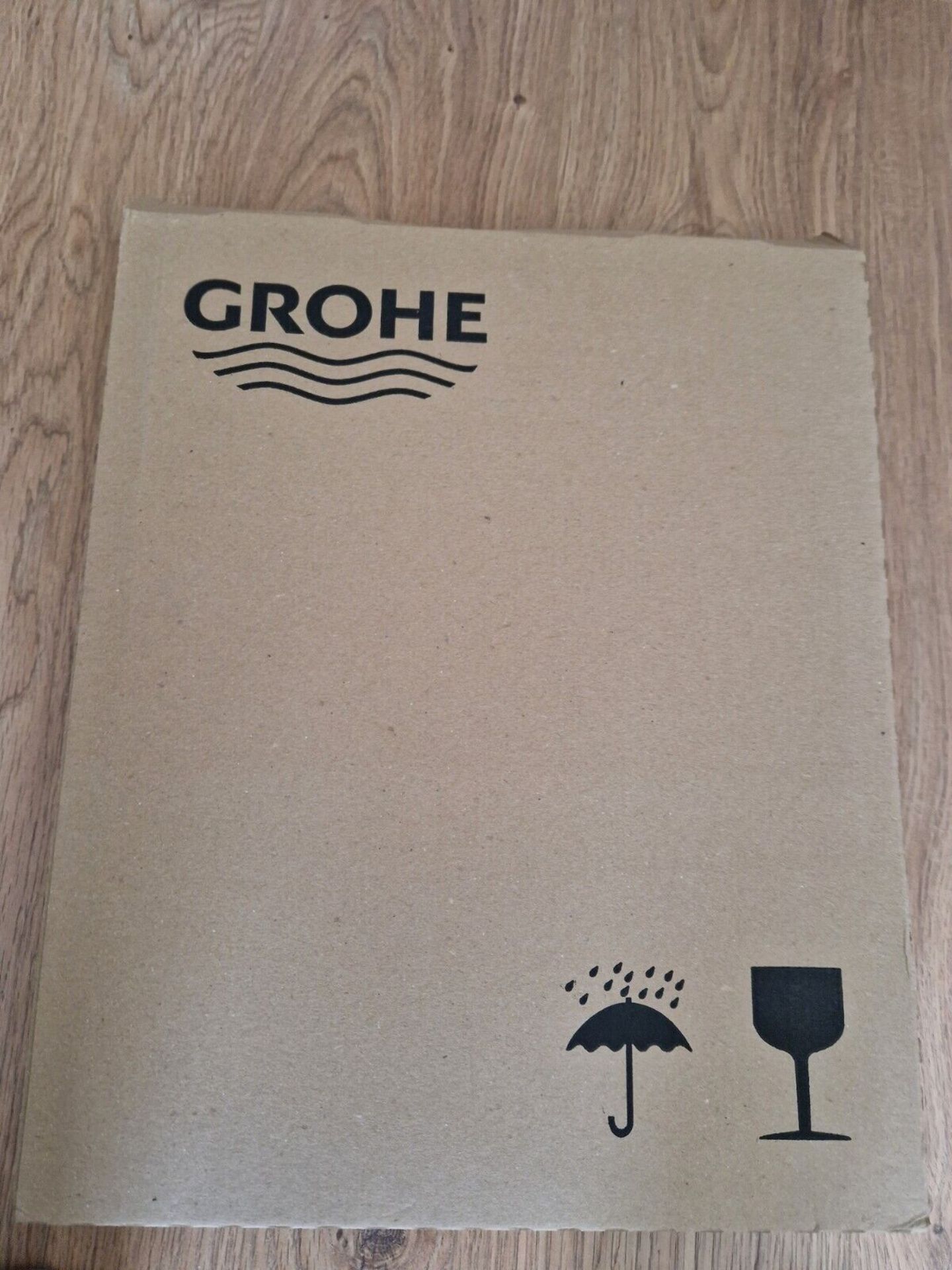 Grohe Euro Ceramic Toilet Seat, Soft Close, White (39330001) - Image 4 of 4