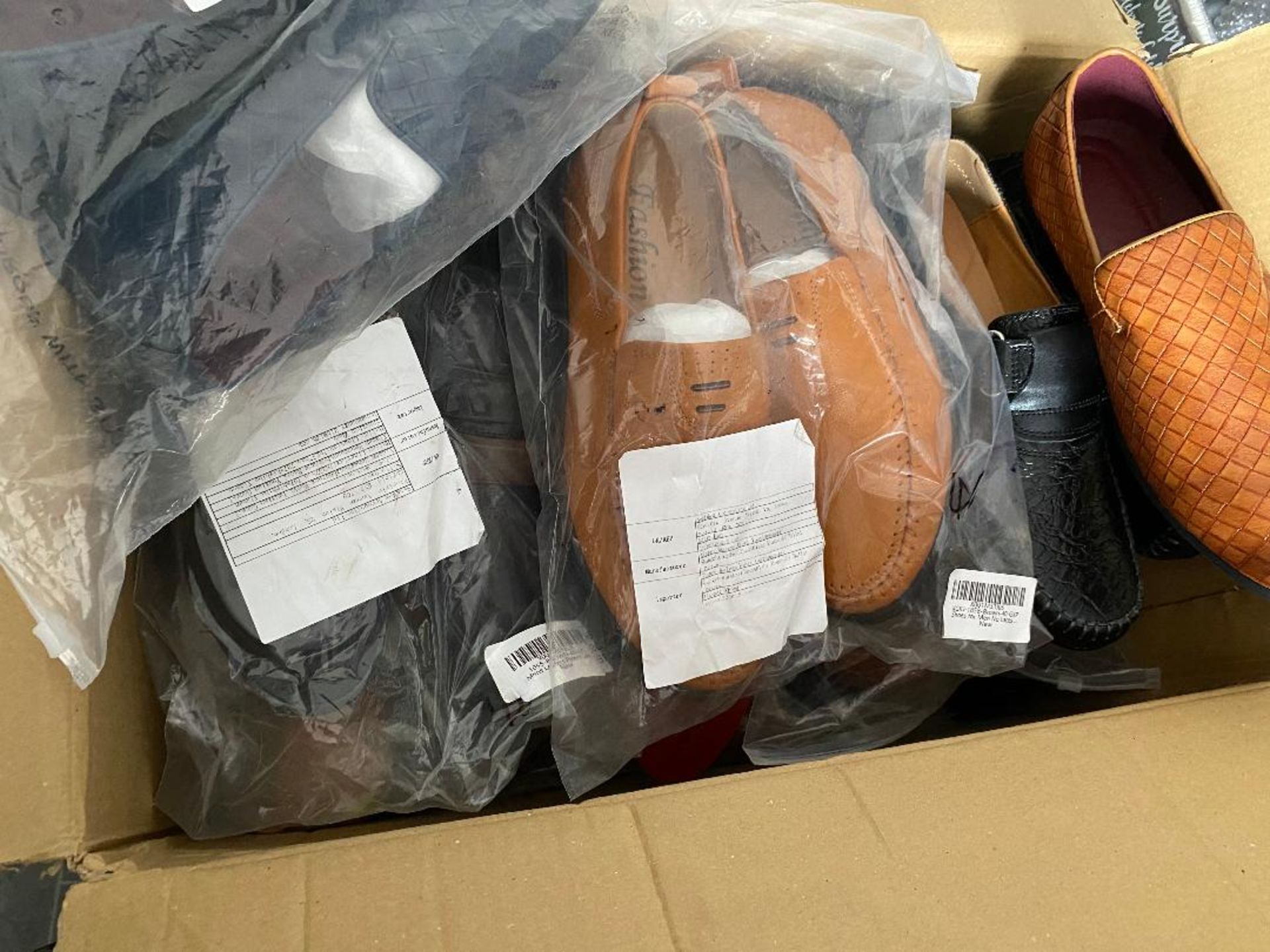 Box of Approx. 13 Pairs of Men's Shoes - Various Colours - Various Styles & Sizes
