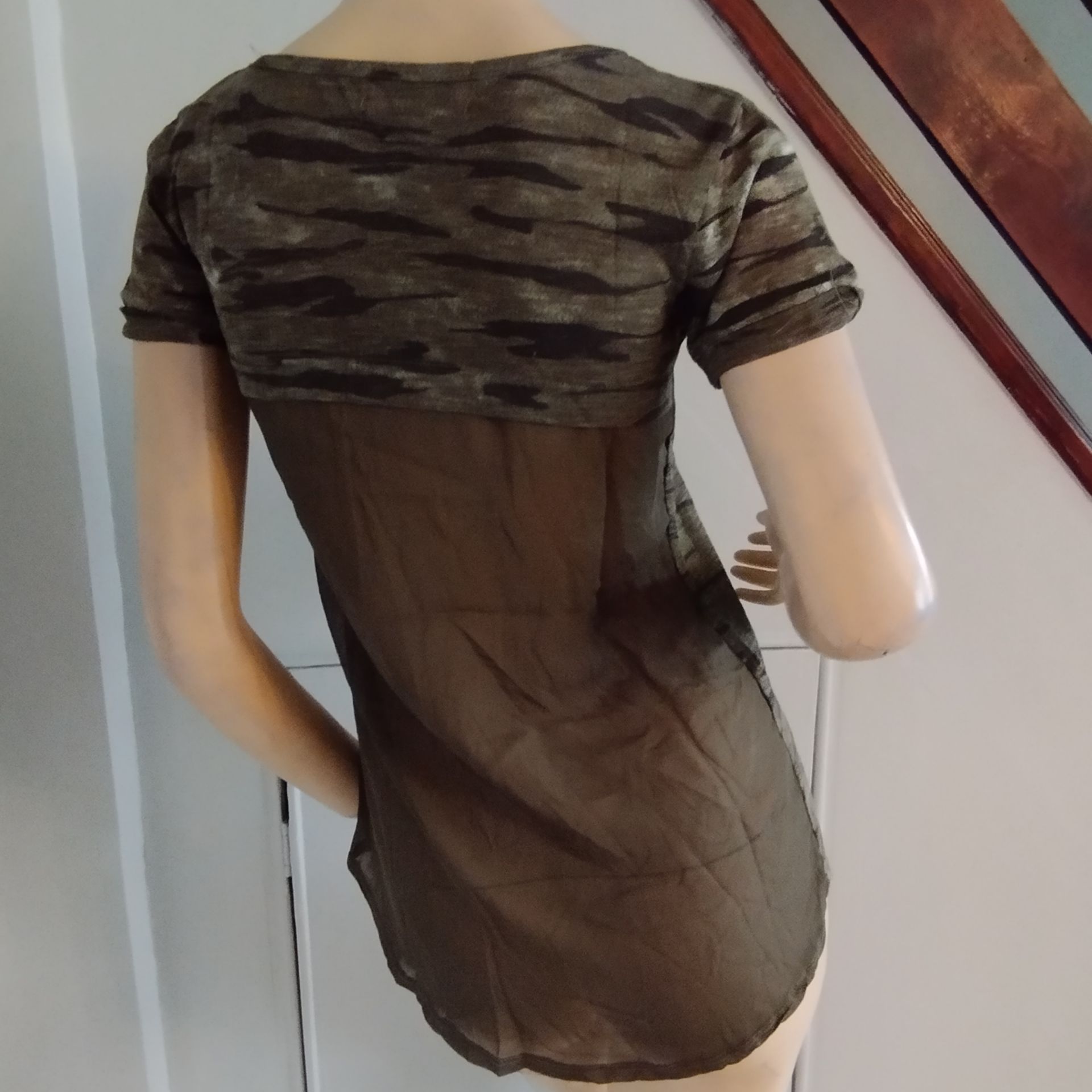 New Bagged Tagged Job lot Ladies Camo Print Short Sleeve Sheer Back T-shirt x 20 Size 6-14 - Image 4 of 9