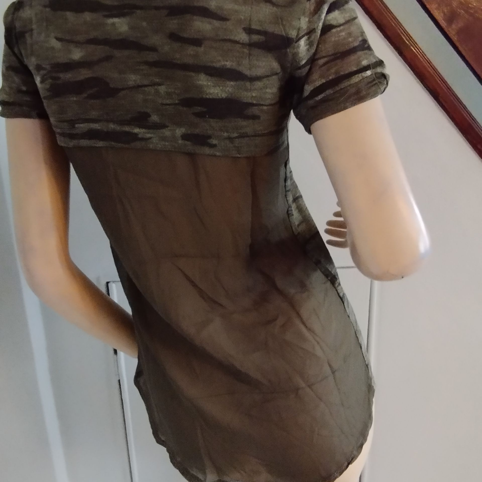 New Bagged Tagged Job lot Ladies Camo Print Short Sleeve Sheer Back T-shirt x 20 Size 6-14 - Image 5 of 9