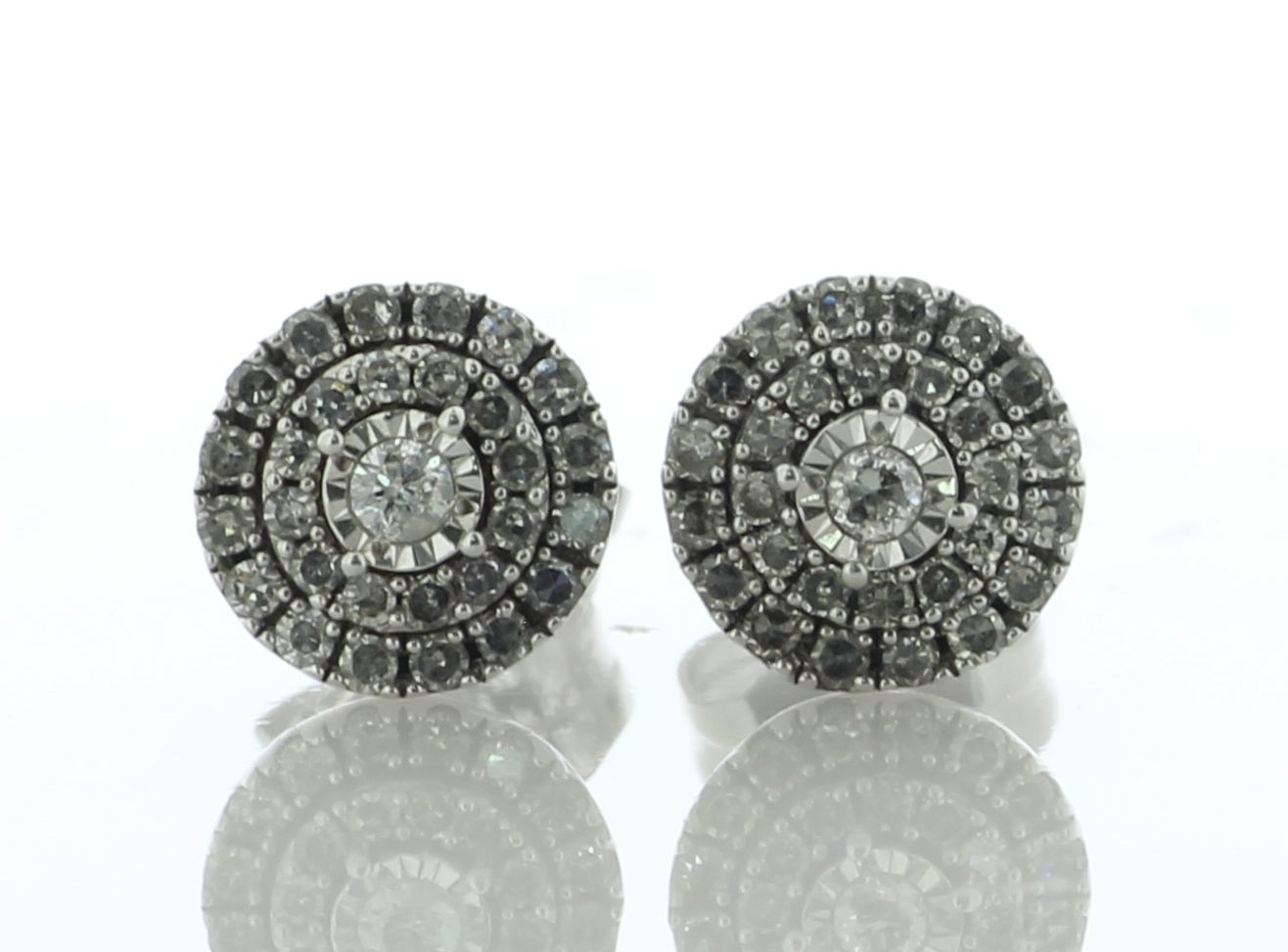 9ct White Gold Round Cluster Diamond Stud Earring 0.25 Carats - Image 2 of 5