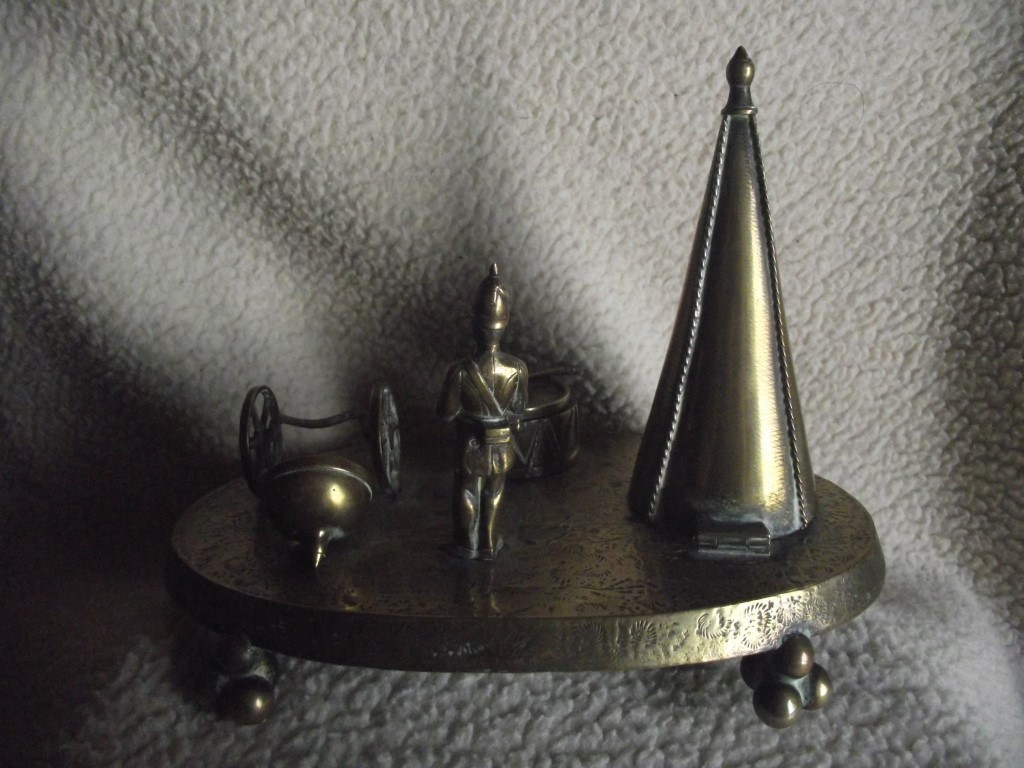 Victorian Brass Inkwell Desk Set - Military Theme - Lozenge Mark 13th January 1883 - Image 8 of 32