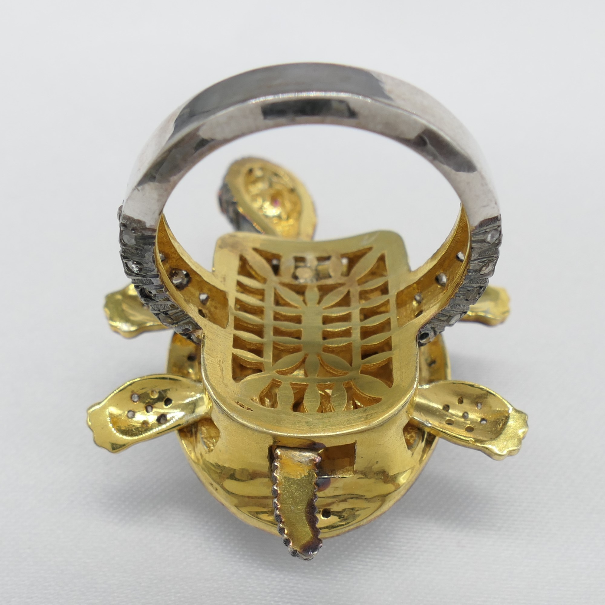 Distinctive 1.30 Carat Diamond and Ruby Tortoise Ring With Movable Body Parts - Image 5 of 6