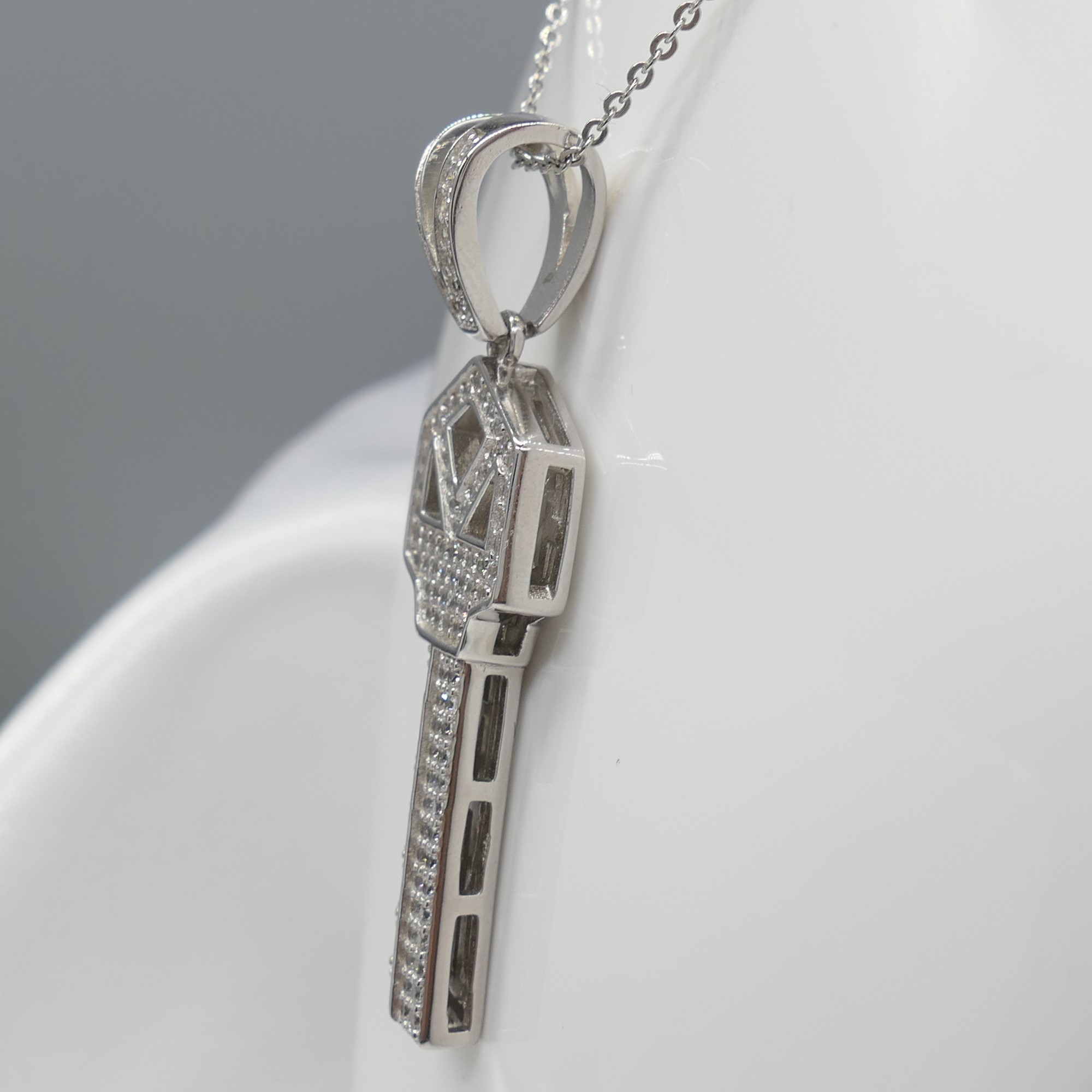 Gem-Set Key Pendant and Chain In Sterling Silver - Image 4 of 6