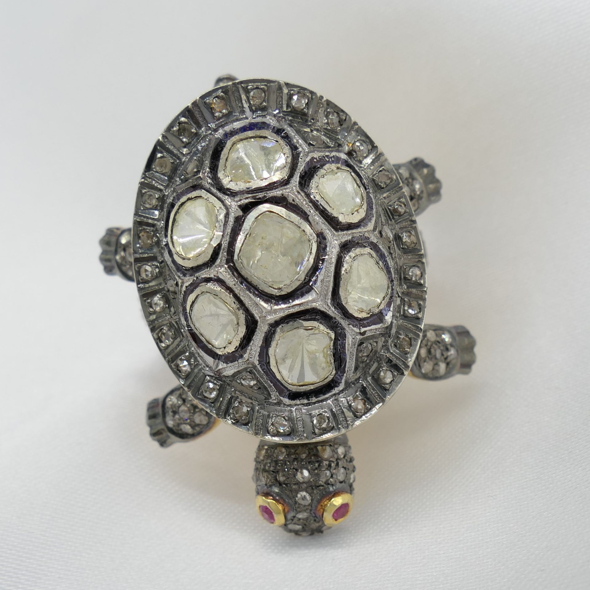 Distinctive 1.30 Carat Diamond and Ruby Tortoise Ring With Movable Body Parts - Image 4 of 6