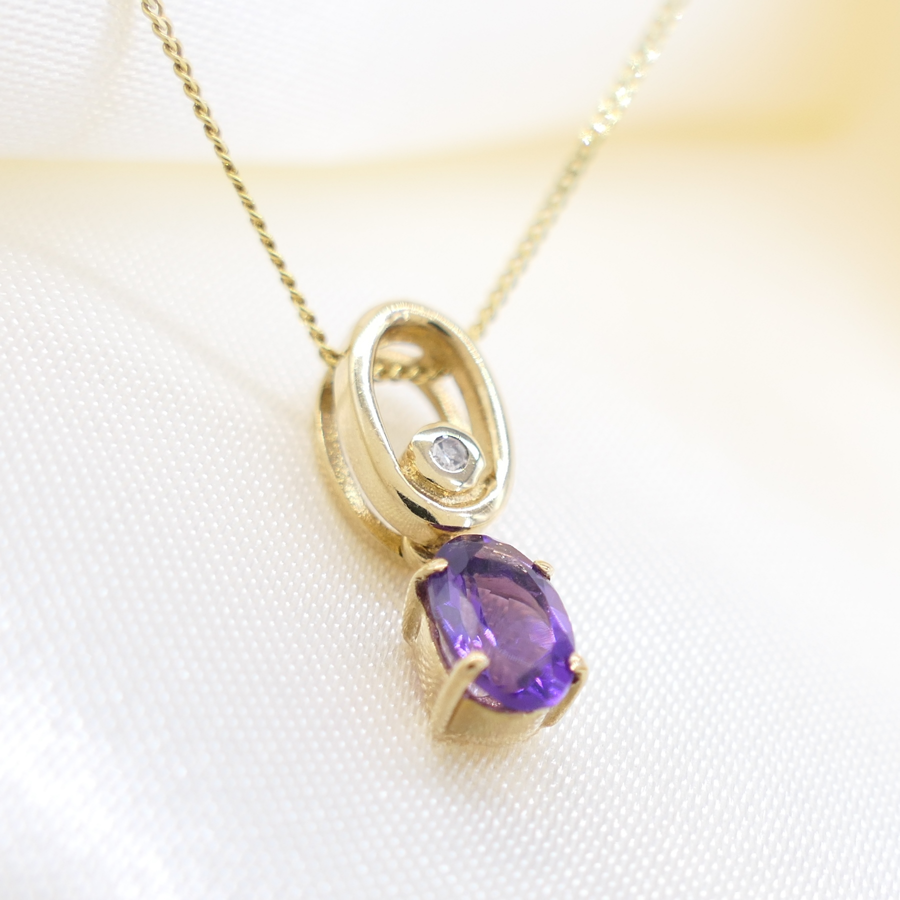 Attractive Yellow Gold Amethyst and Diamond Necklace, Supplied With A Gift Box - Image 4 of 6