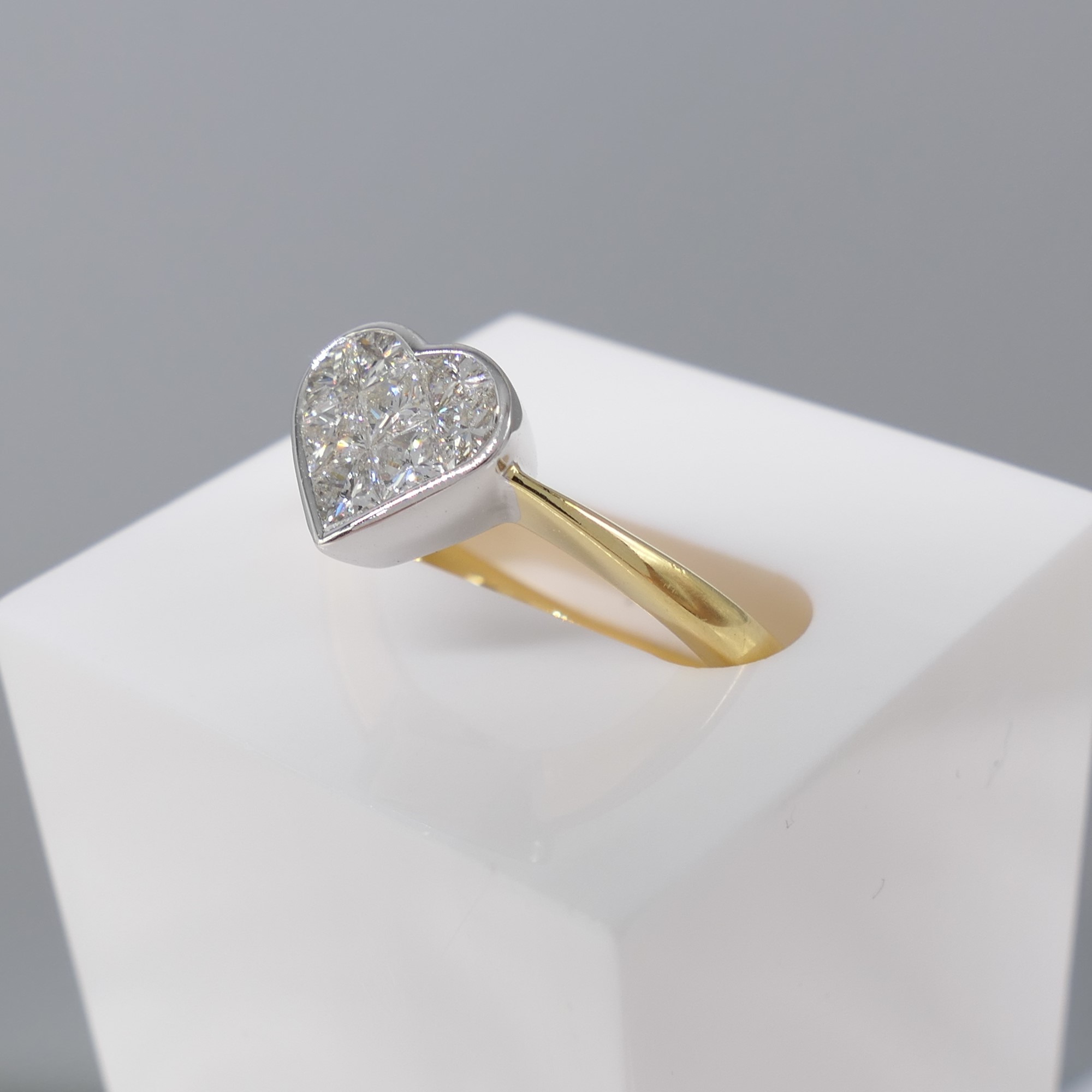 18Ct Yellow Gold 0.75 Carat Heart-Shaped Princess-Cut Diamond Ring - Image 4 of 7