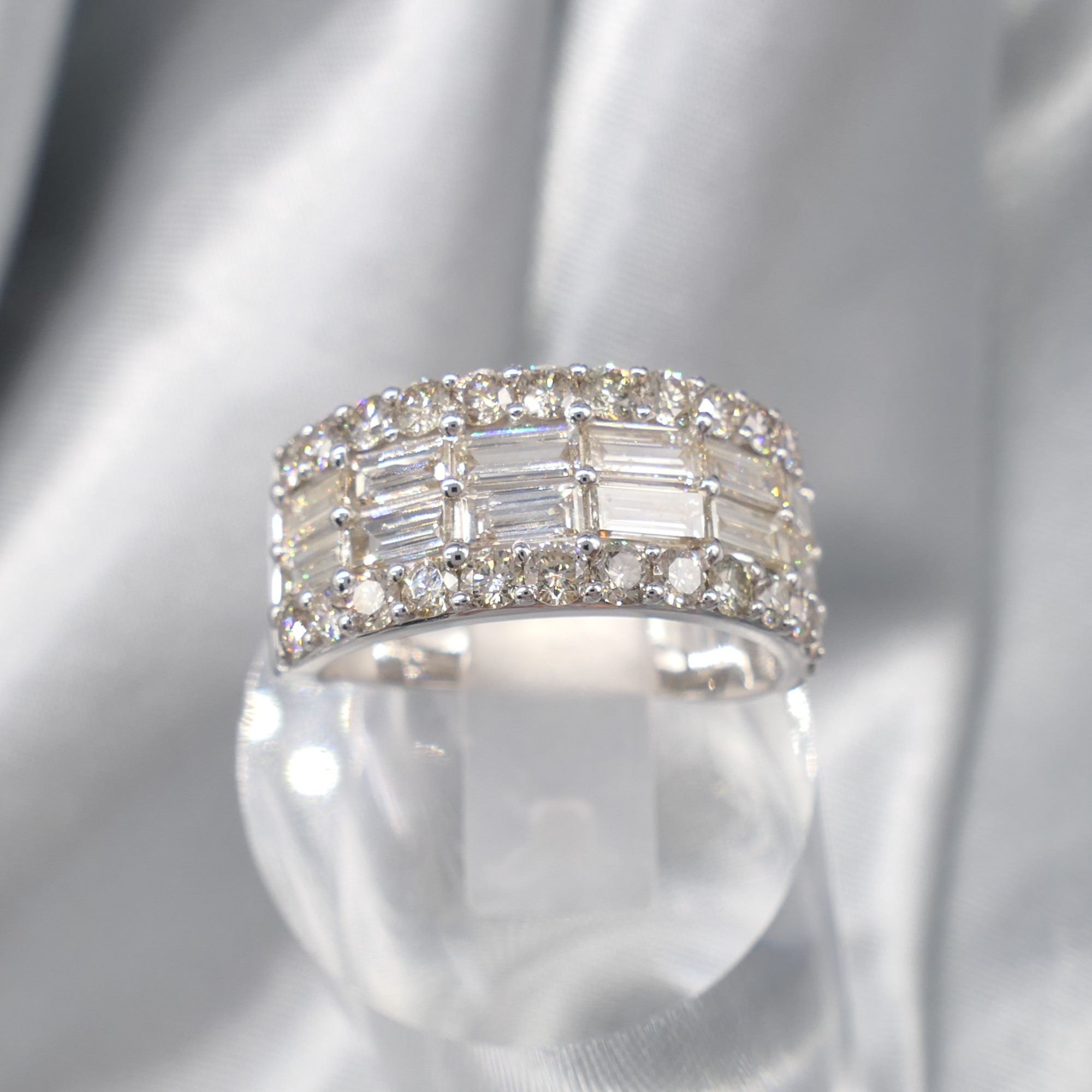 2.72 Carat Round Brilliant-Cut and Baguette-Cut Diamond Cocktail Ring - Image 5 of 6