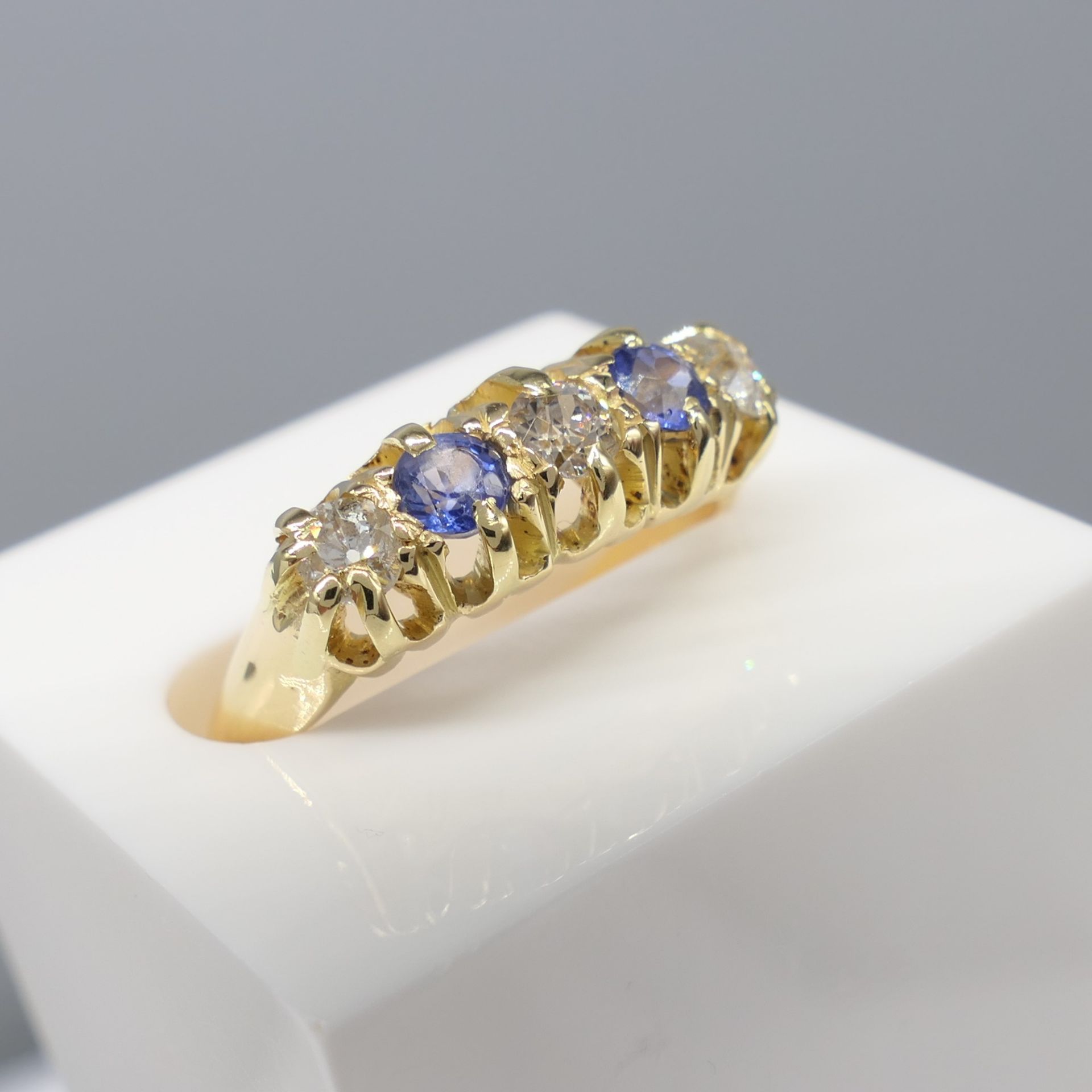 Antique Victorian Sapphire and Old-Cut Diamond Ring In Yellow Gold - Image 3 of 8