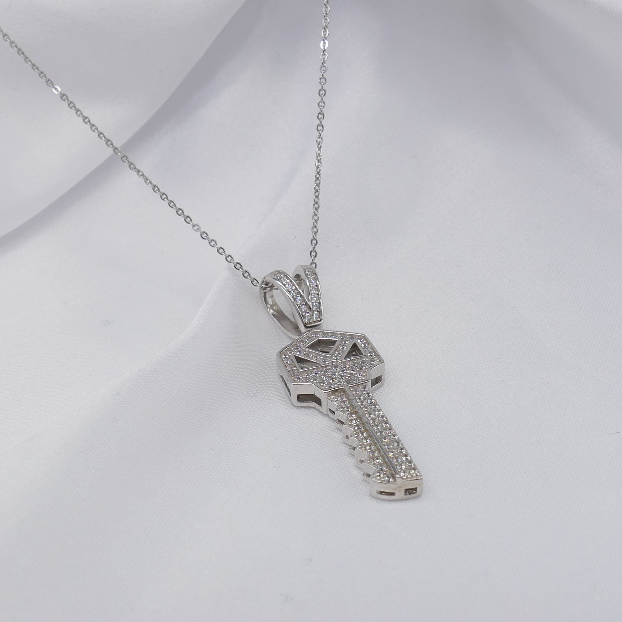 Gem-Set Key Pendant and Chain In Sterling Silver - Image 3 of 6