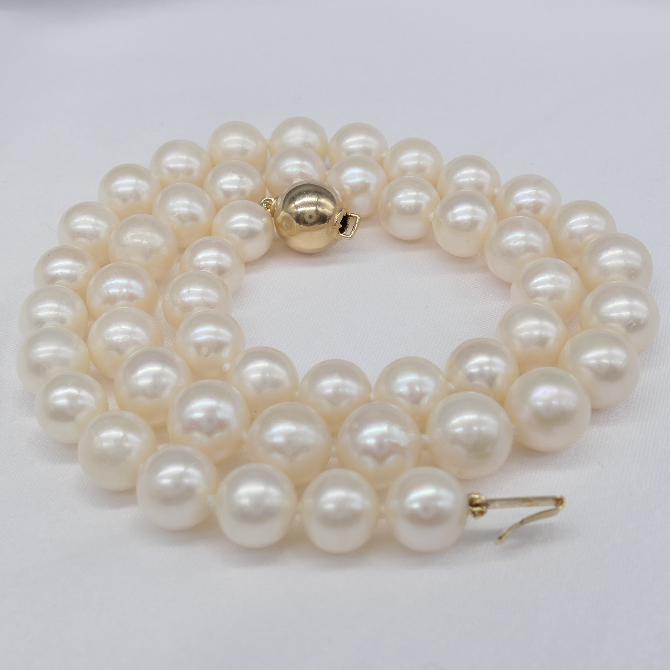 Freshwater Cultured Pearl Necklace With A Yellow Gold Ball Clasp - Image 5 of 6