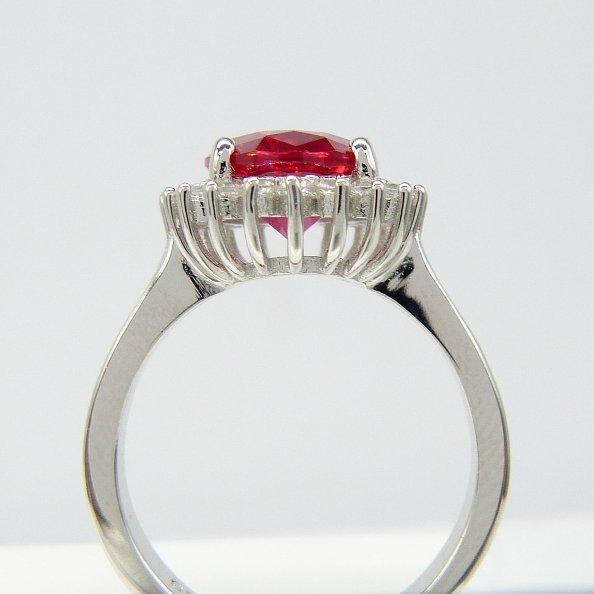 Sterling Silver Cluster Ring Set With Red and White Gems - Image 5 of 6