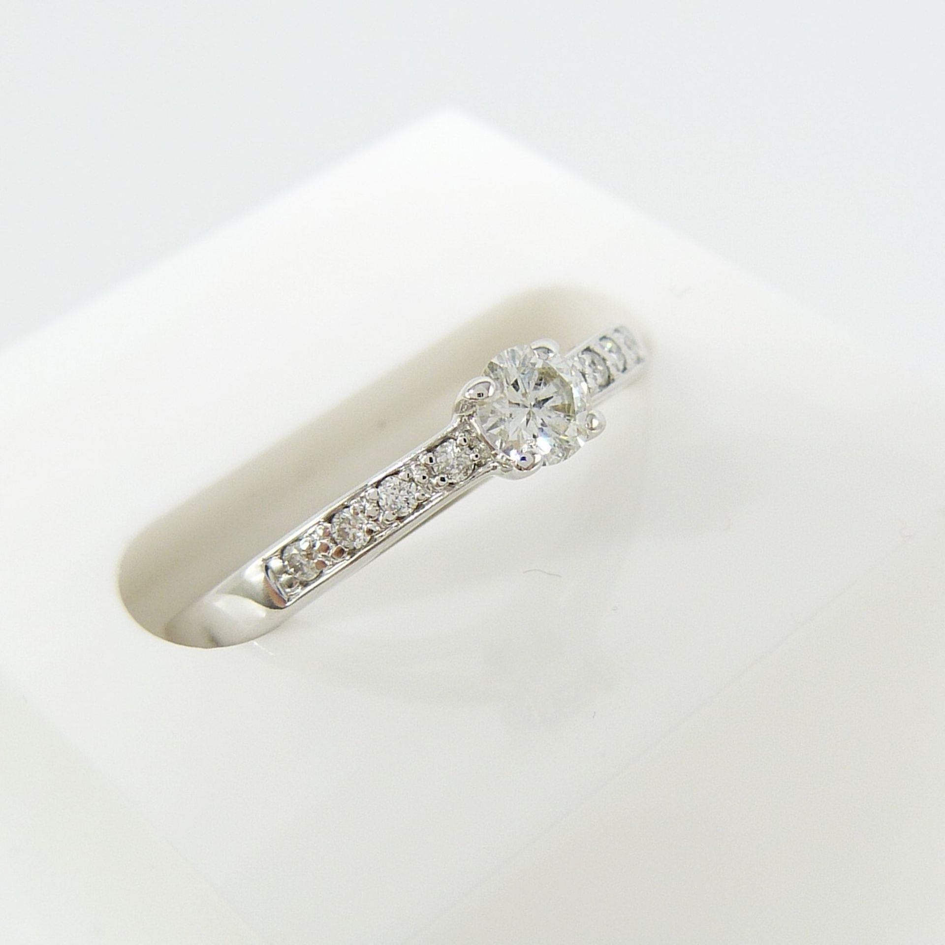 18K White Gold Diamond Solitaire-Style Ring, With Further Diamonds Set To The Shoulders - Image 3 of 7