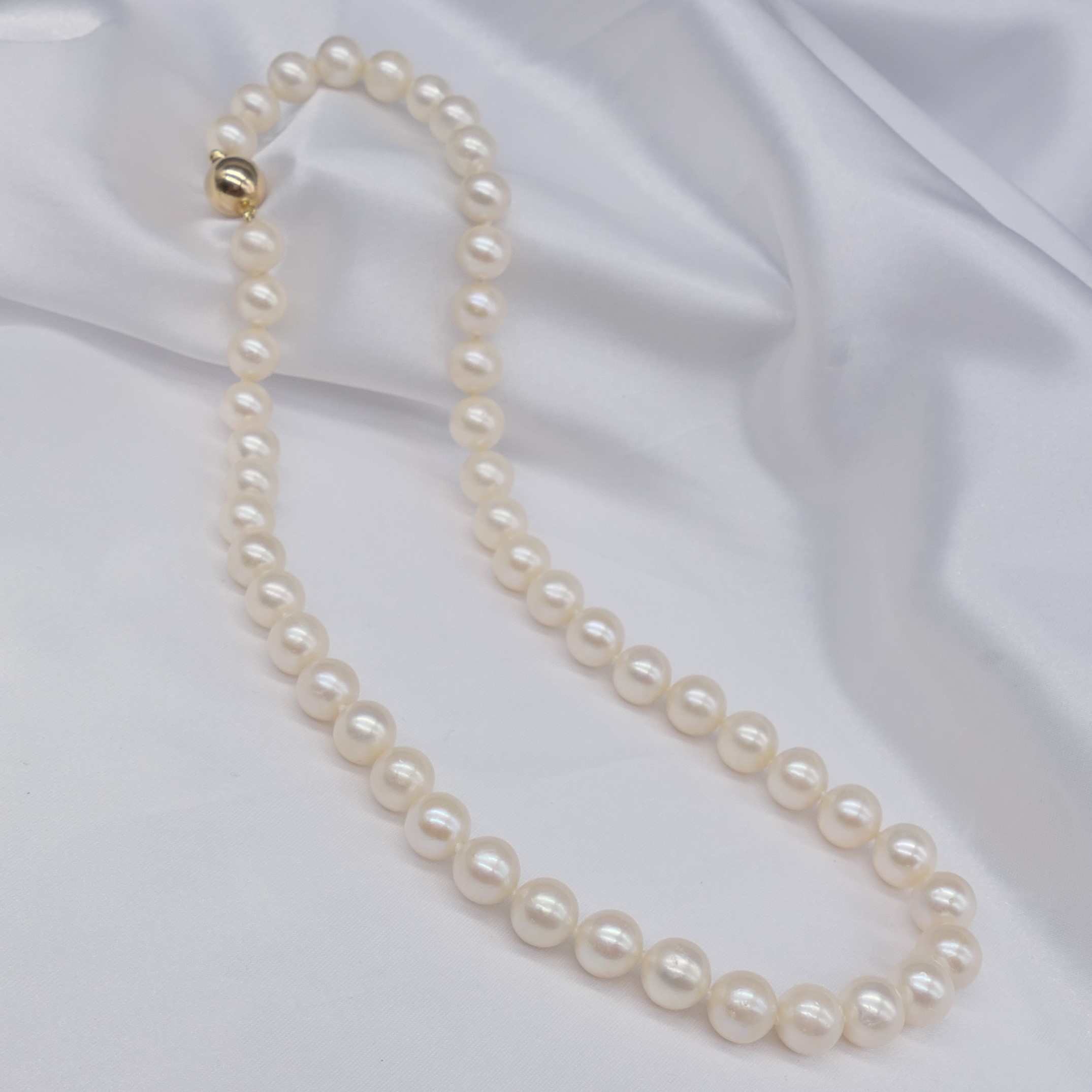 Freshwater Cultured Pearl Necklace With A Yellow Gold Ball Clasp - Image 4 of 6