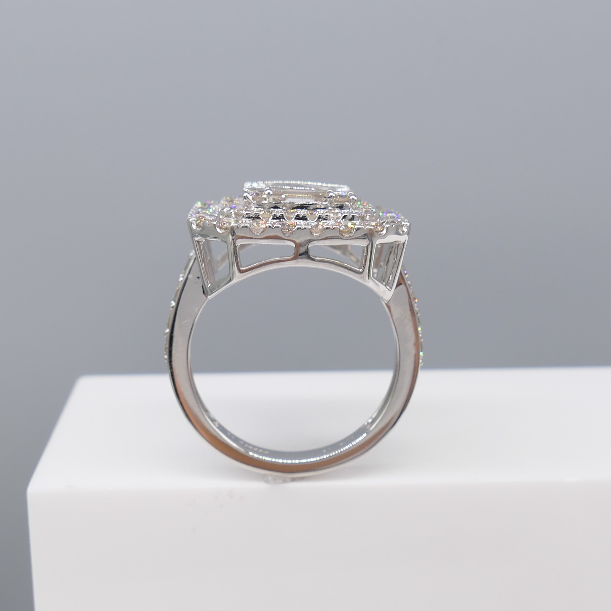 Large and Impressive White Gold 2.75 Carat Diamond Cocktail Ring - Image 8 of 8