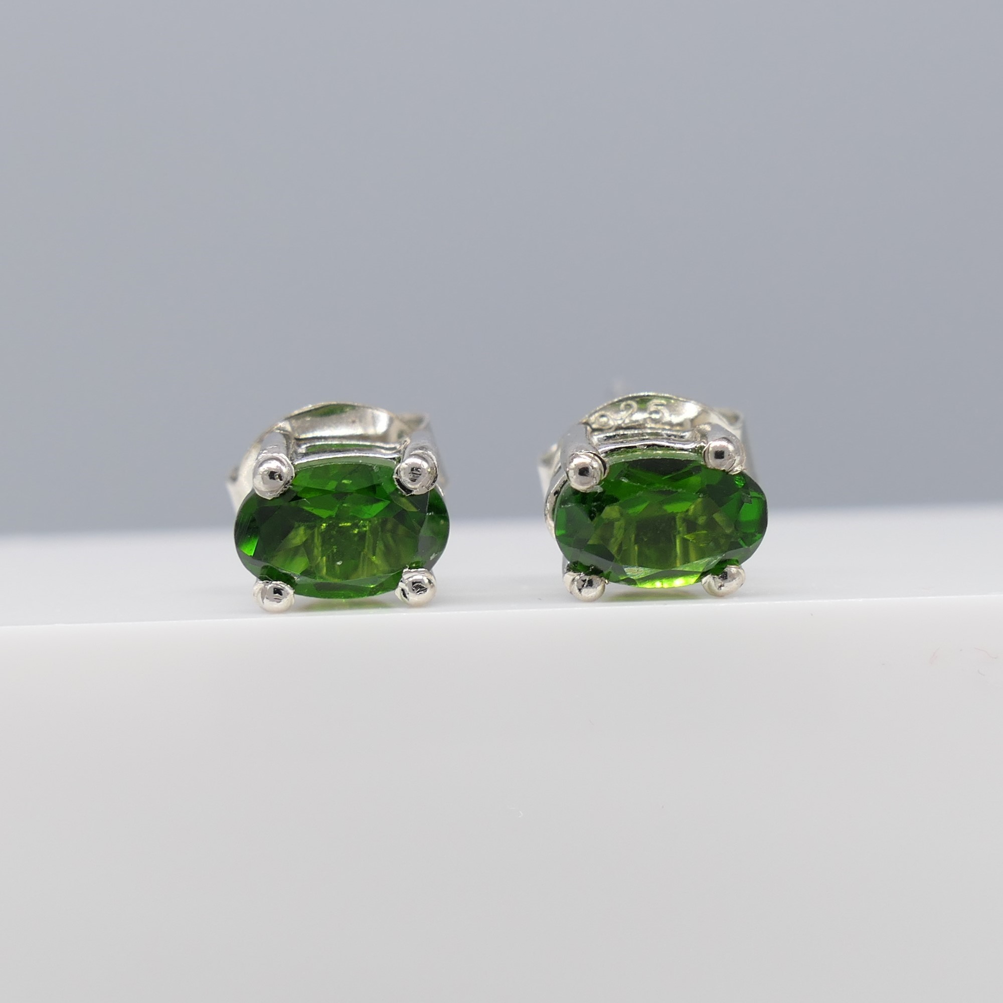 Pair of Natural Chrome Diopside Ear Studs In Sterling Silver - Image 6 of 6