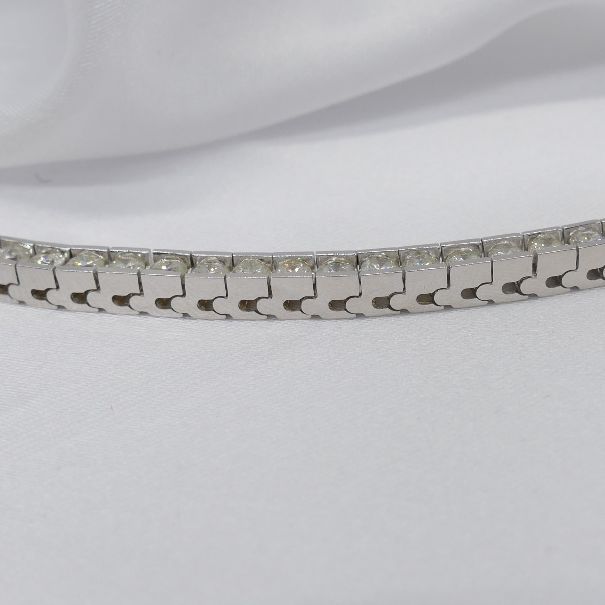 4.85 Carat Round Brilliant-Cut Diamond Bracelet In 14K White Gold - Image 4 of 8