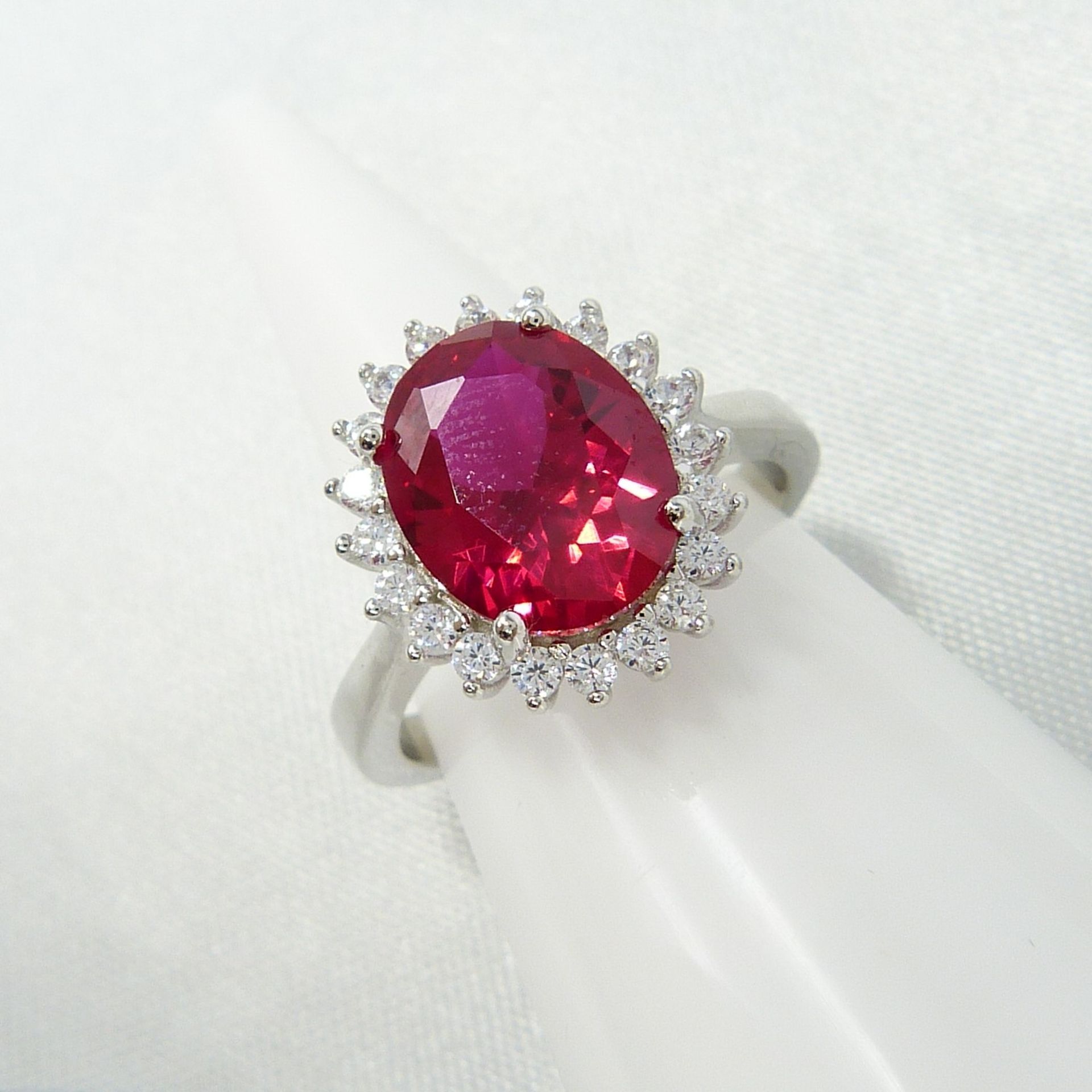 Sterling Silver Cluster Ring Set With Red and White Gems - Image 2 of 6