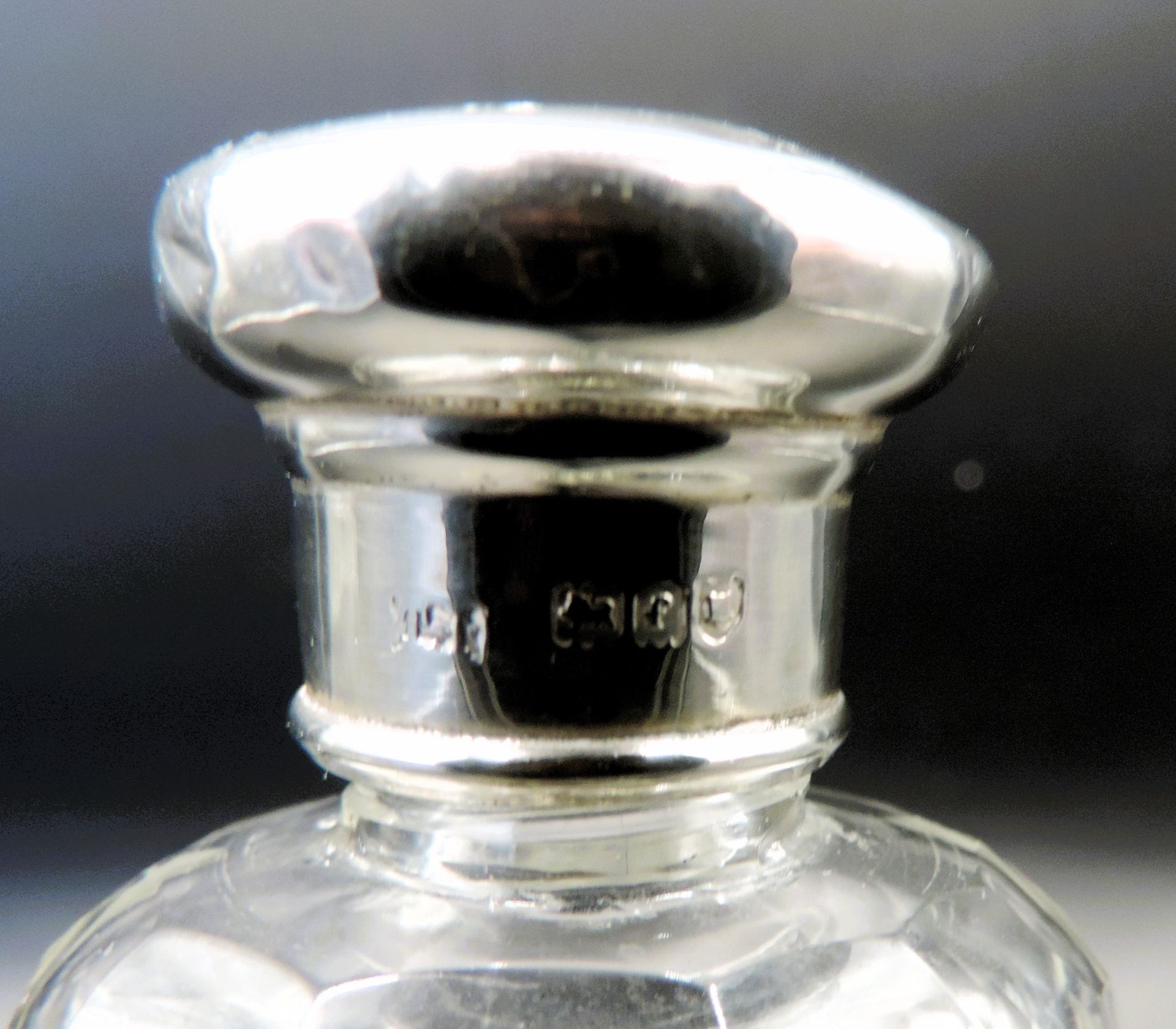 Antique Edwardian Glass Cologne Bottle Sterling Silver Screw Top Birmingham 1905 - Image 4 of 7