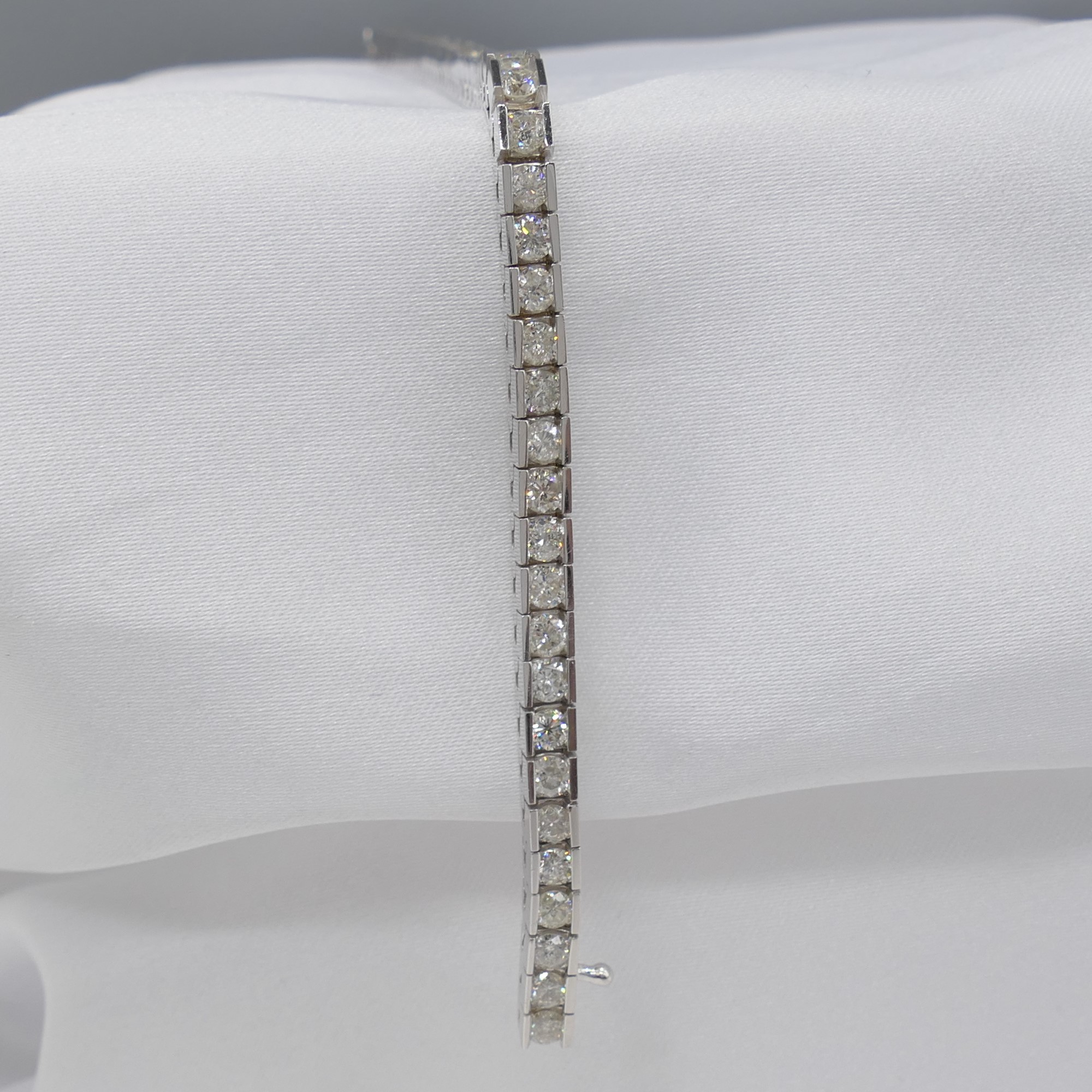 4.85 Carat Round Brilliant-Cut Diamond Bracelet In 14K White Gold - Image 6 of 8