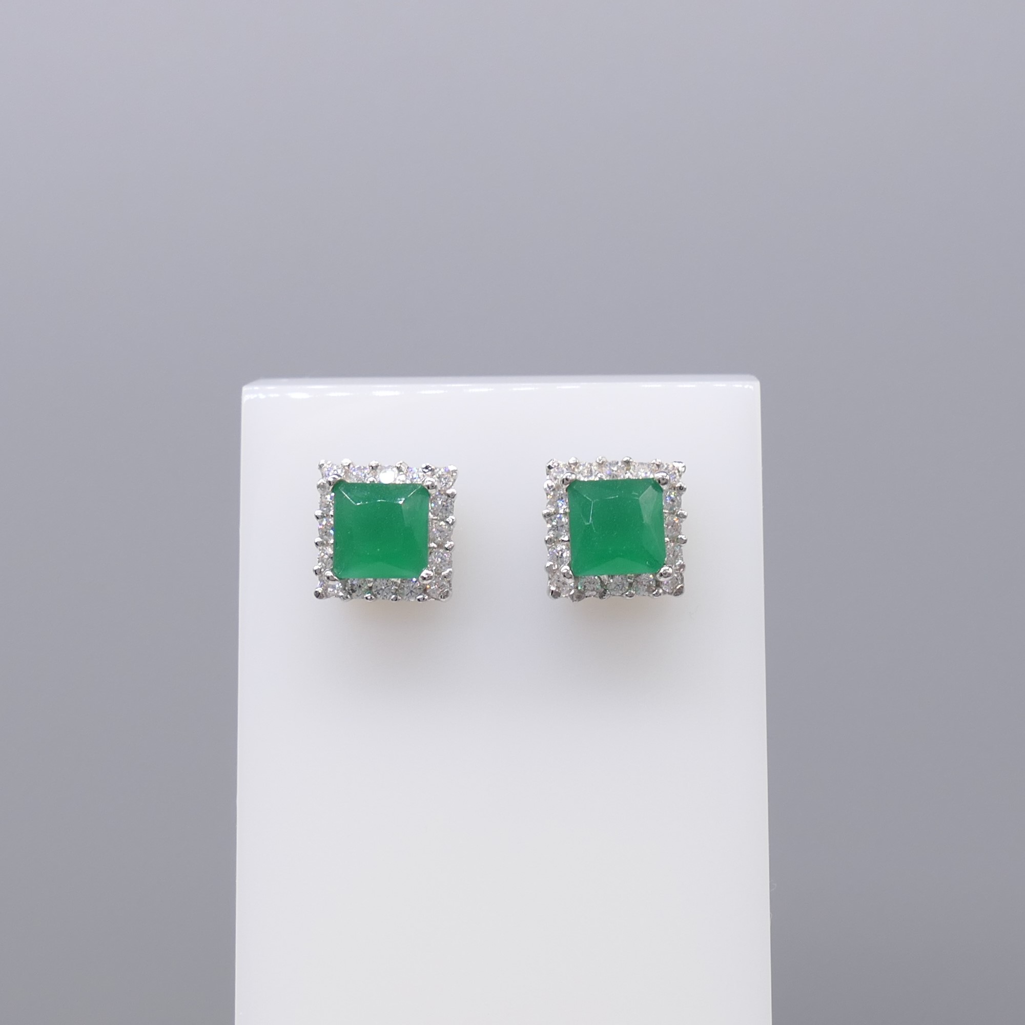 Pair of Silver Square-Set Green and White Cubic Zirconia Ear Studs - Image 6 of 6