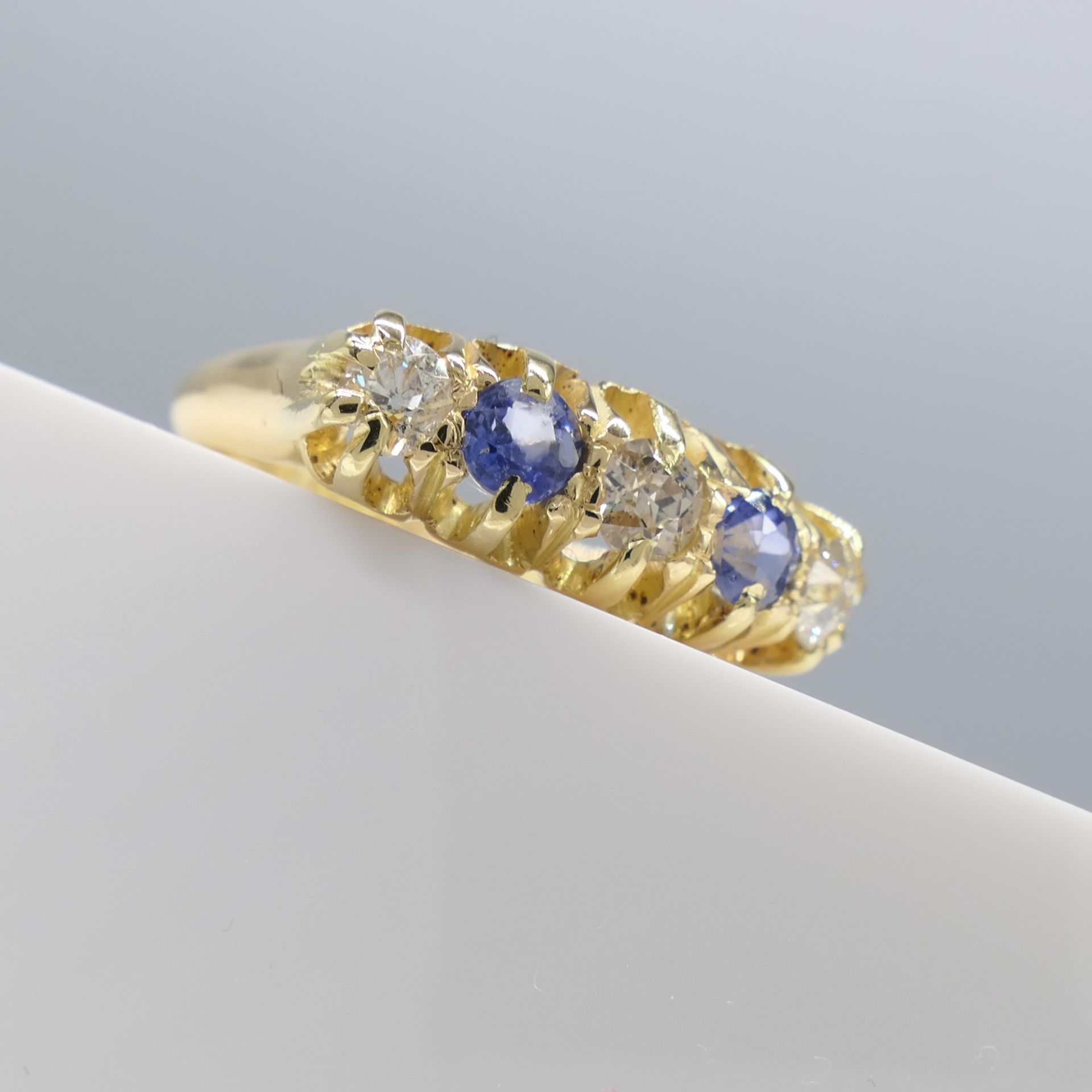 Antique Victorian Sapphire and Old-Cut Diamond Ring In Yellow Gold - Image 5 of 8