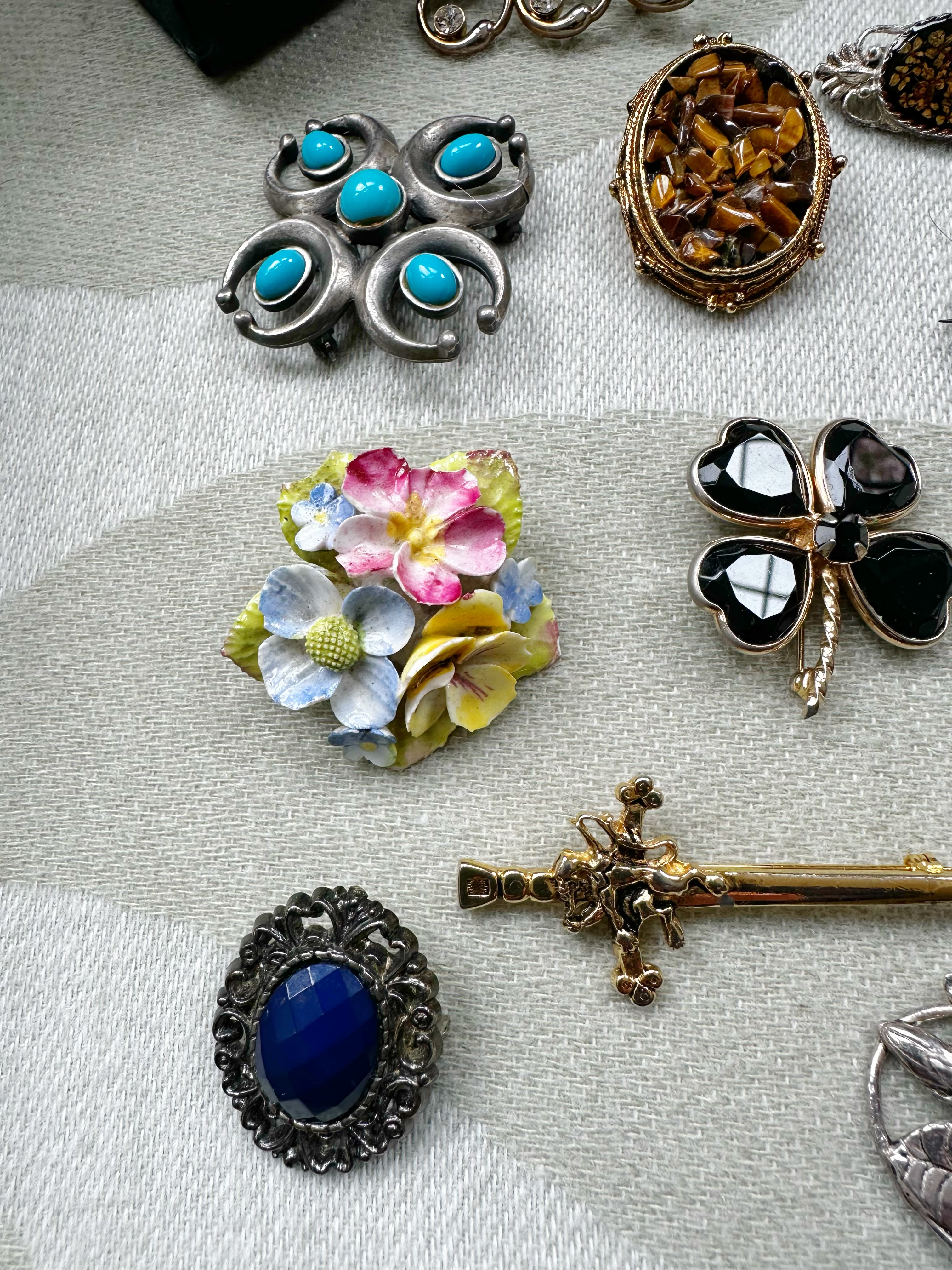 Vintage Brooches - Image 6 of 7