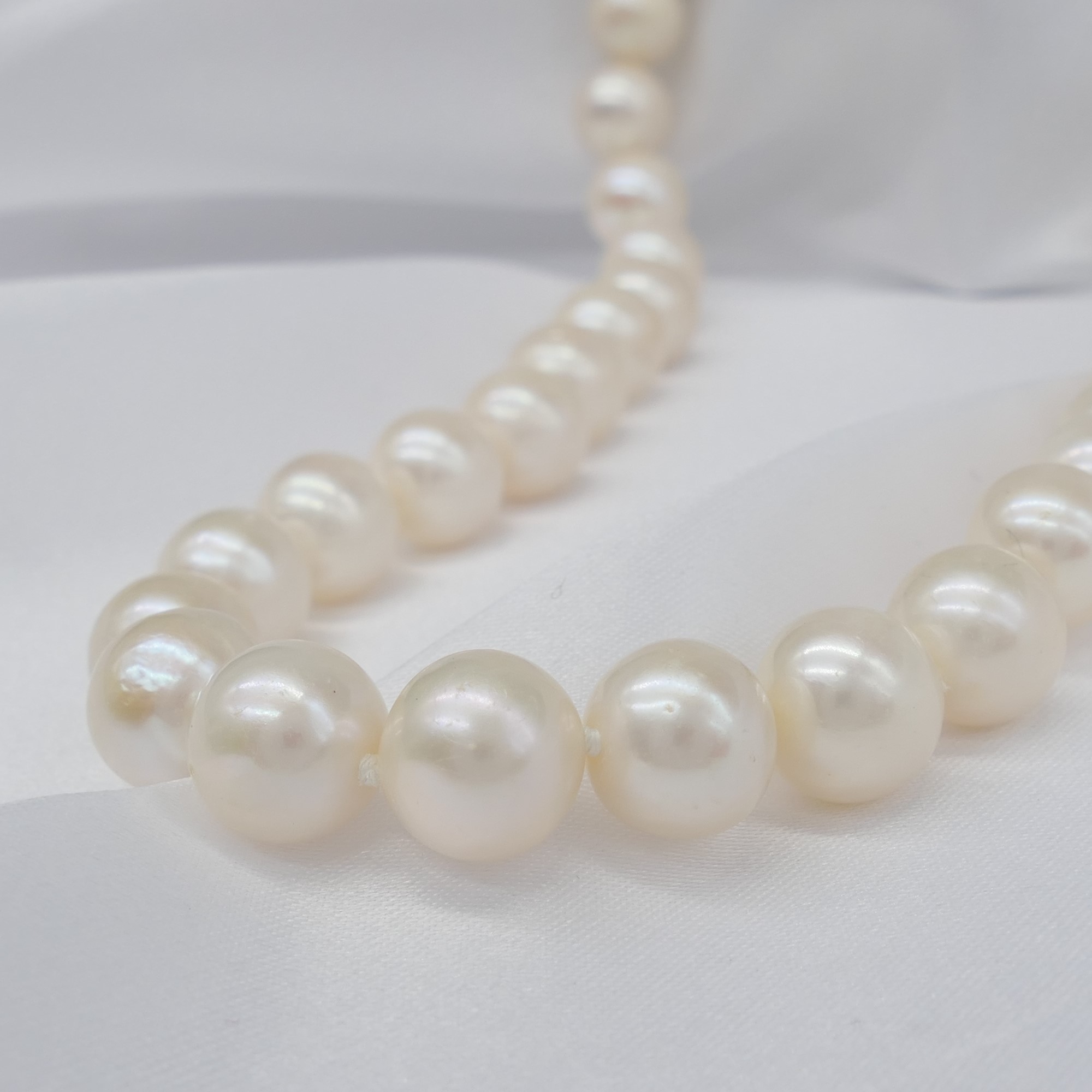 Freshwater Cultured Pearl Necklace With A Yellow Gold Ball Clasp - Image 2 of 6