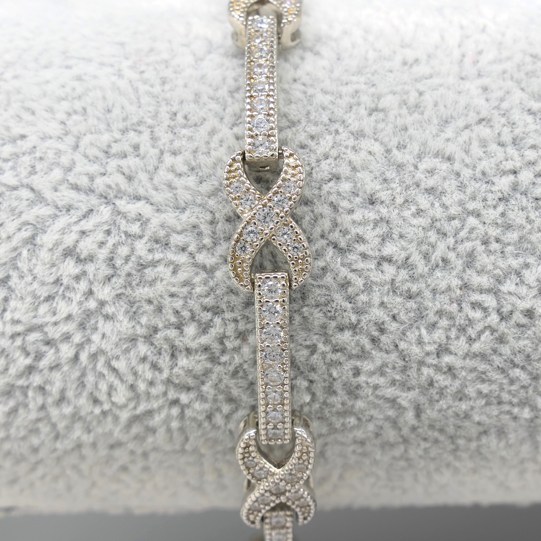Stylish Serling Silver Ribbon-Style Bracelet, Gem Set - Image 7 of 7