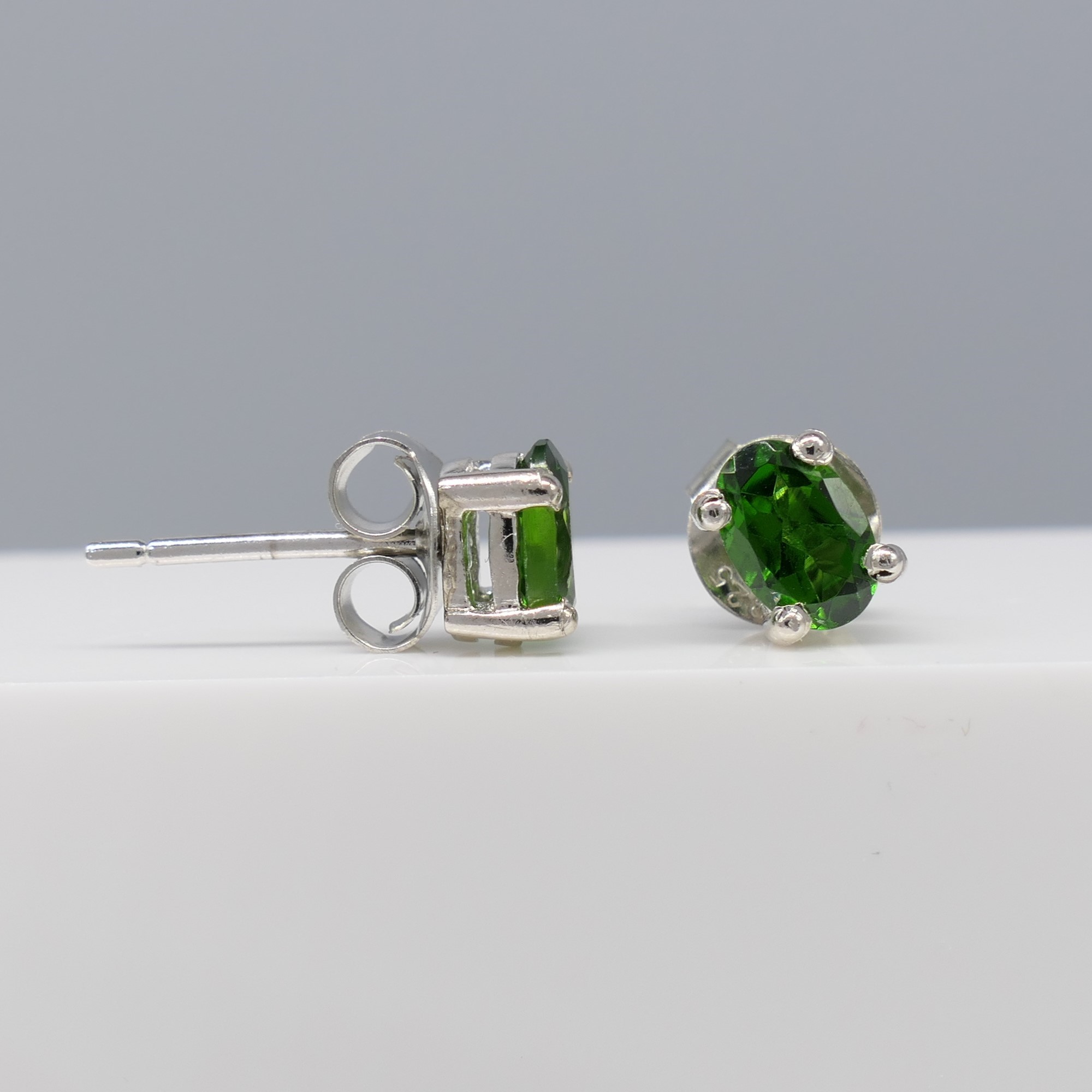 Pair of Natural Chrome Diopside Ear Studs In Sterling Silver - Image 4 of 6