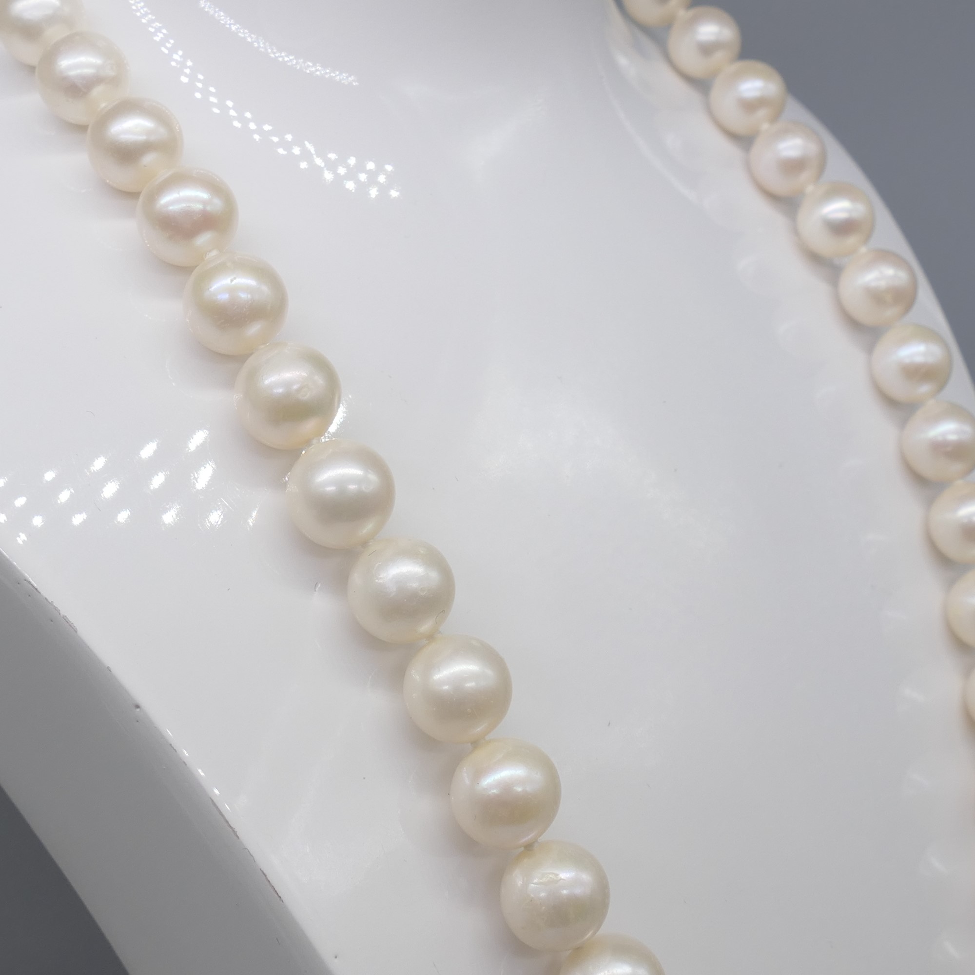 Freshwater Cultured Pearl Necklace With A Yellow Gold Ball Clasp - Image 6 of 6