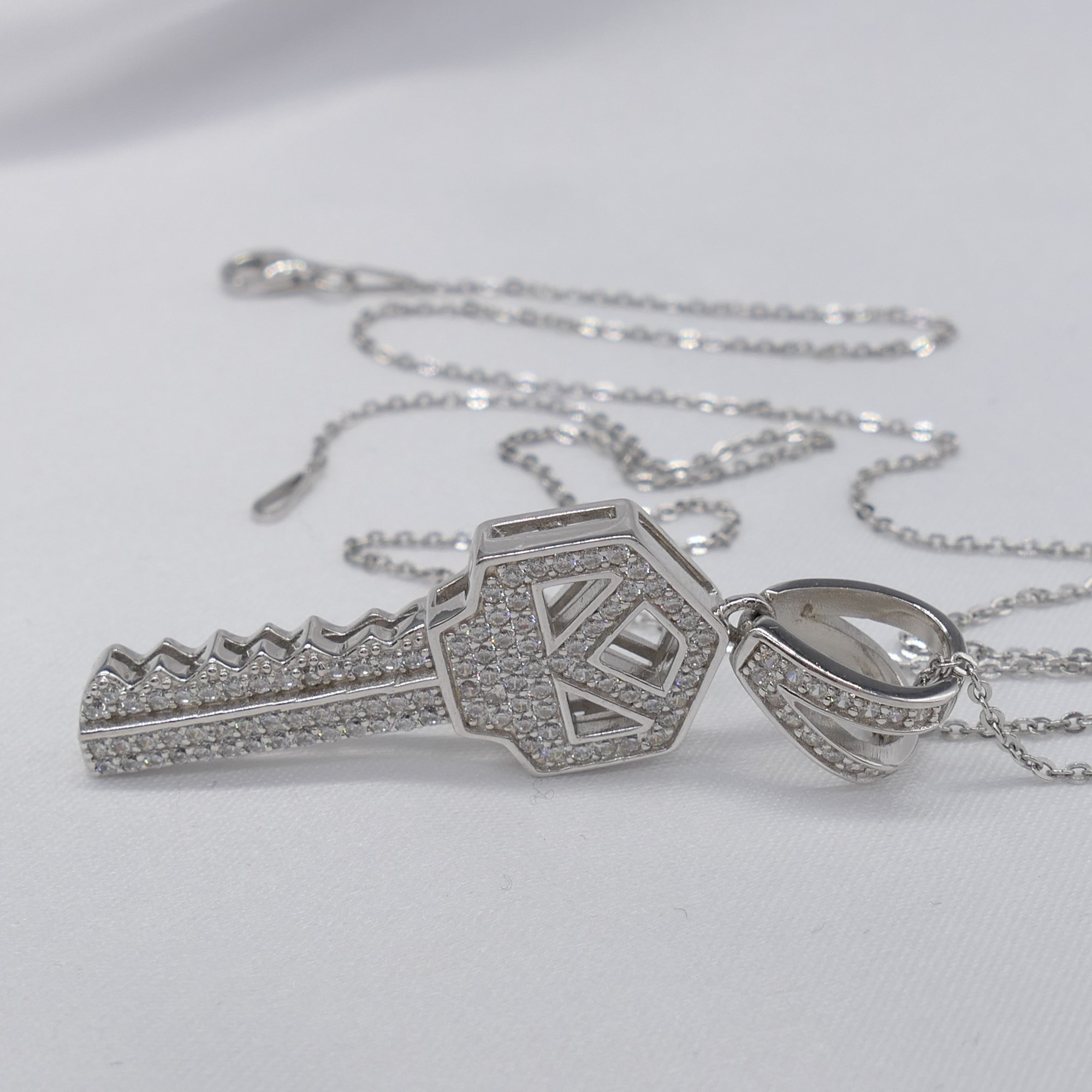 Gem-Set Key Pendant and Chain In Sterling Silver - Image 5 of 6