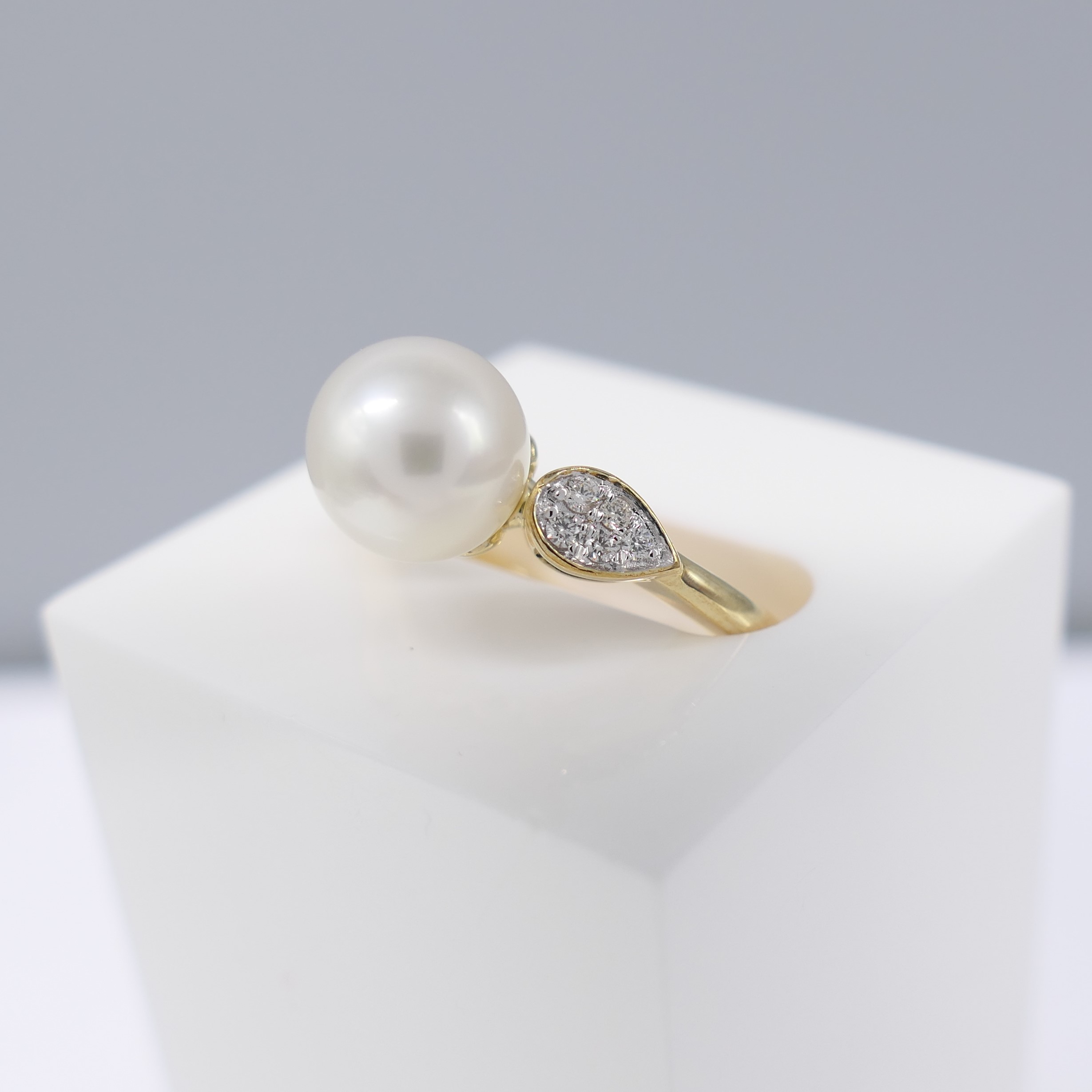 Cultured Pearl Dress Ring With Diamond-Set Shoulders, In Yellow Gold - Image 4 of 6