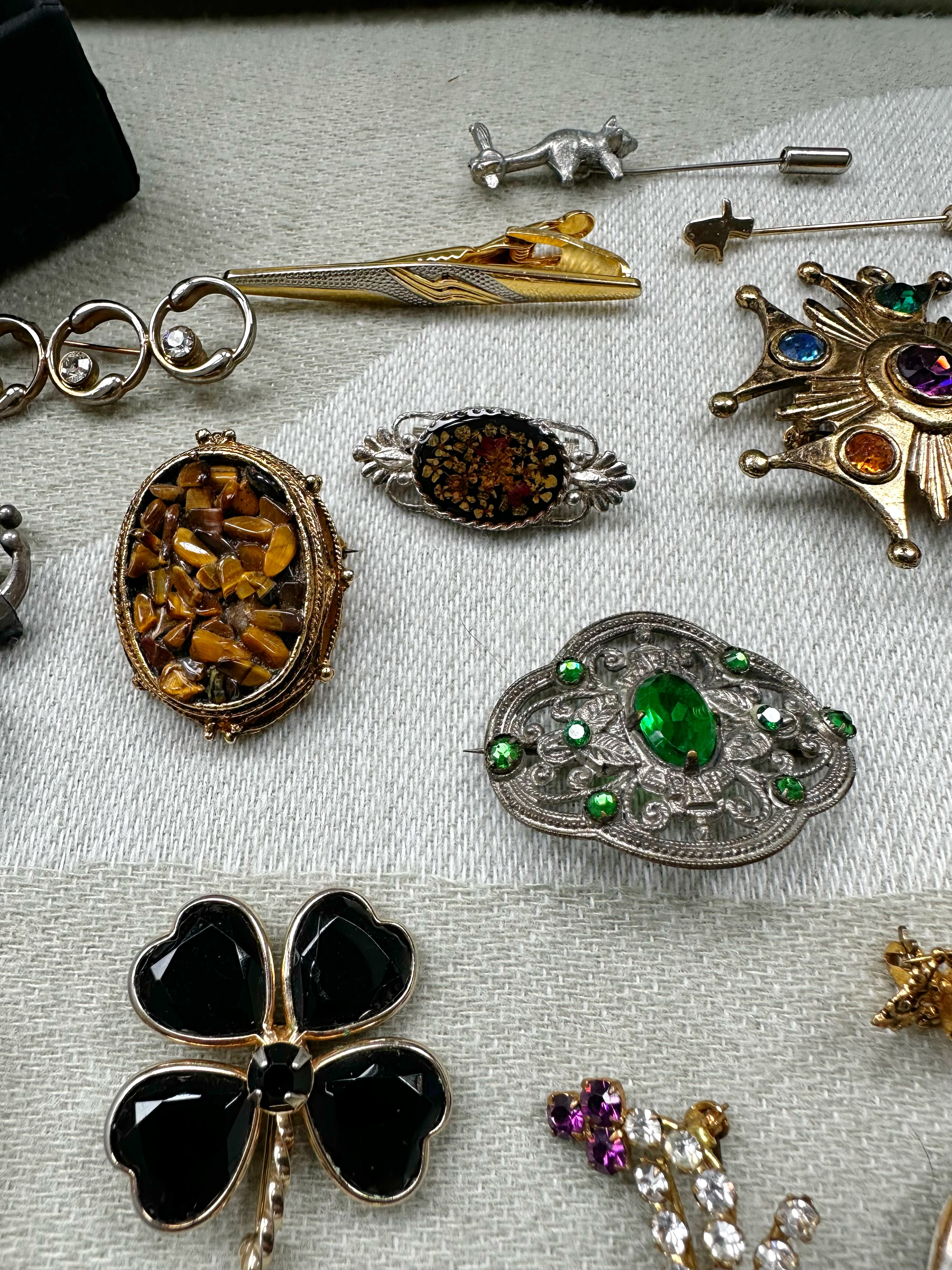 Vintage Brooches - Image 5 of 7